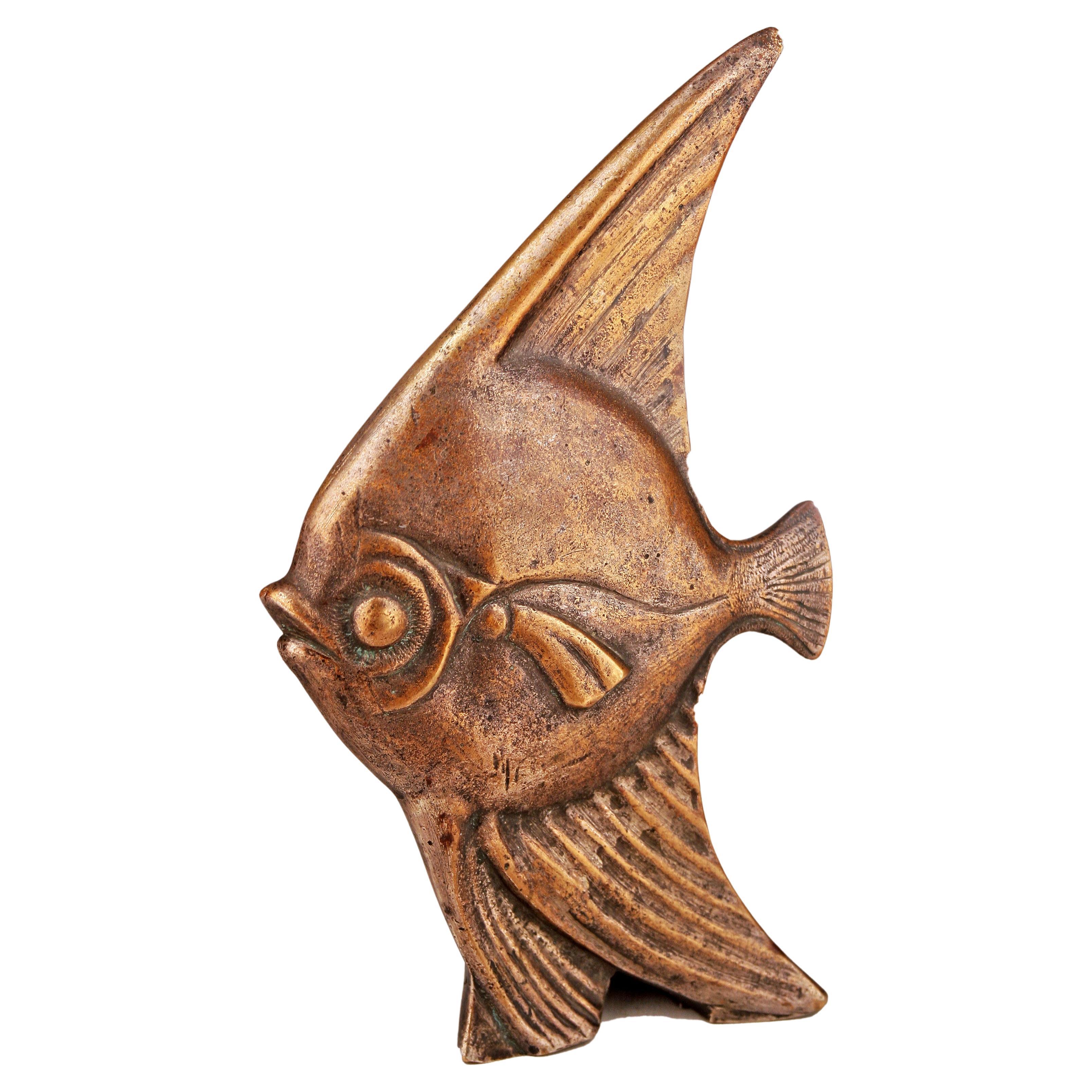 Anfang des 20. Jahrhunderts Art Déco Französisch patiniert Bronze-Skulptur eines Engels Fisch im Angebot