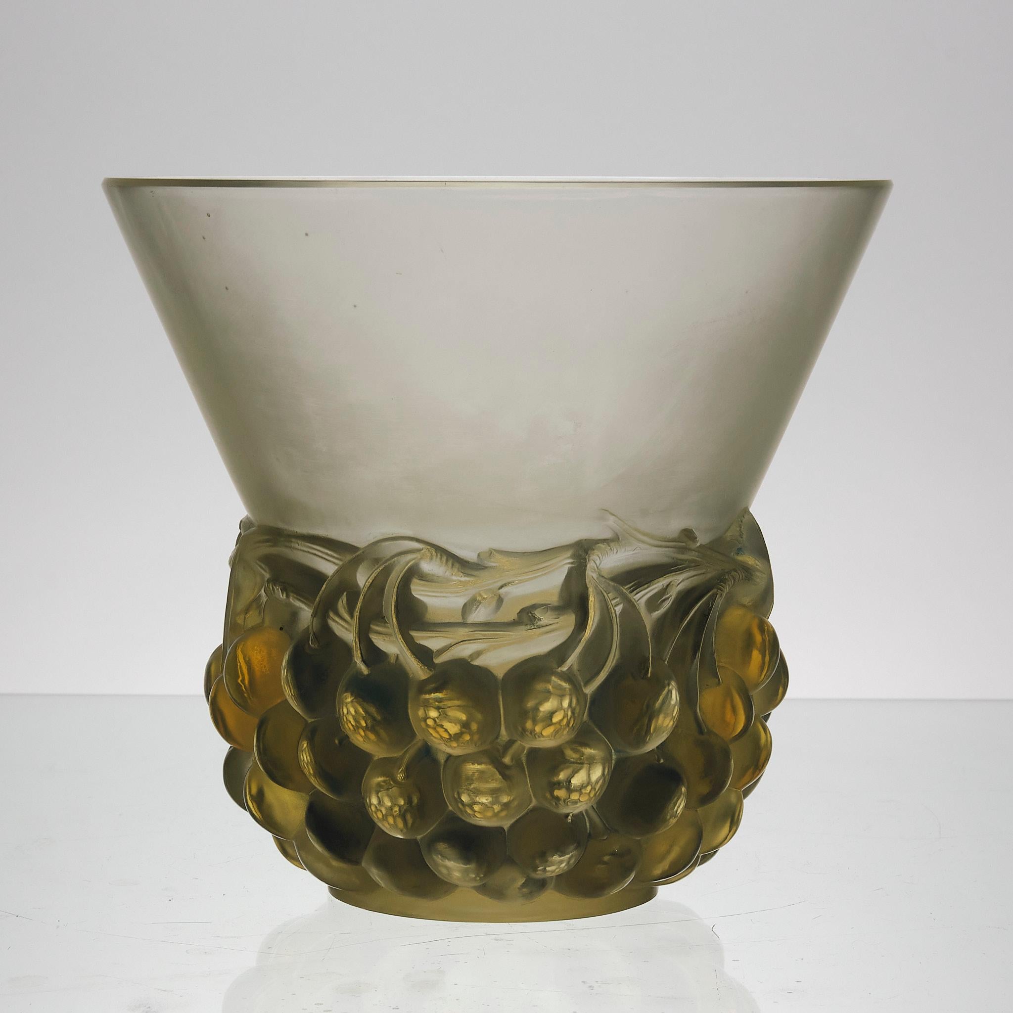 Frühes 20. Jahrhundert Art Deco Milchglas 