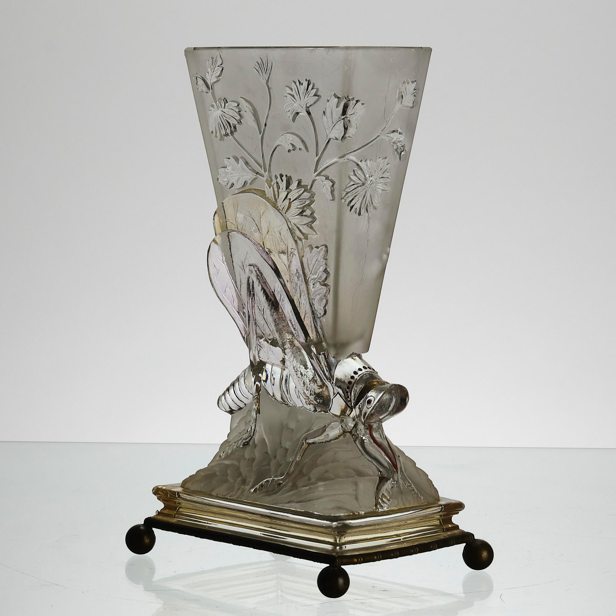 Art-Déco-Vase „Grashüpfervase“ aus Milchglas von Baccarat Glass aus dem frühen 20. Jahrhundert im Zustand „Hervorragend“ im Angebot in London, GB