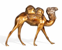 Scultura in ottone dorato Art Déco del primo Novecento raffigurante un cammello al galoppo, Francia