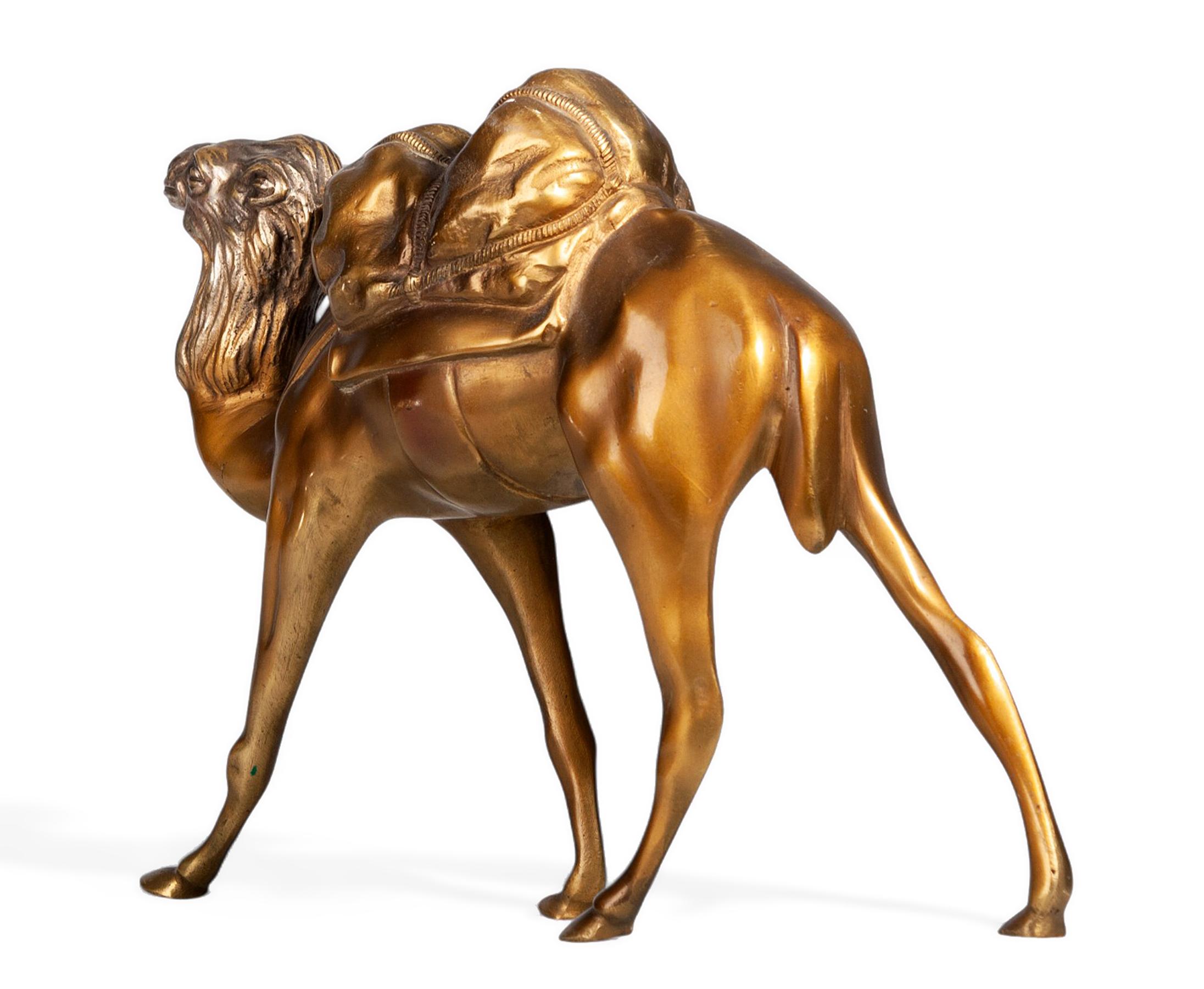 Frühes 20. Jahrhundert Art Déco Vergoldete Messing-Skulptur eines galoppierenden Kamels, Frankreich (Art déco) im Angebot
