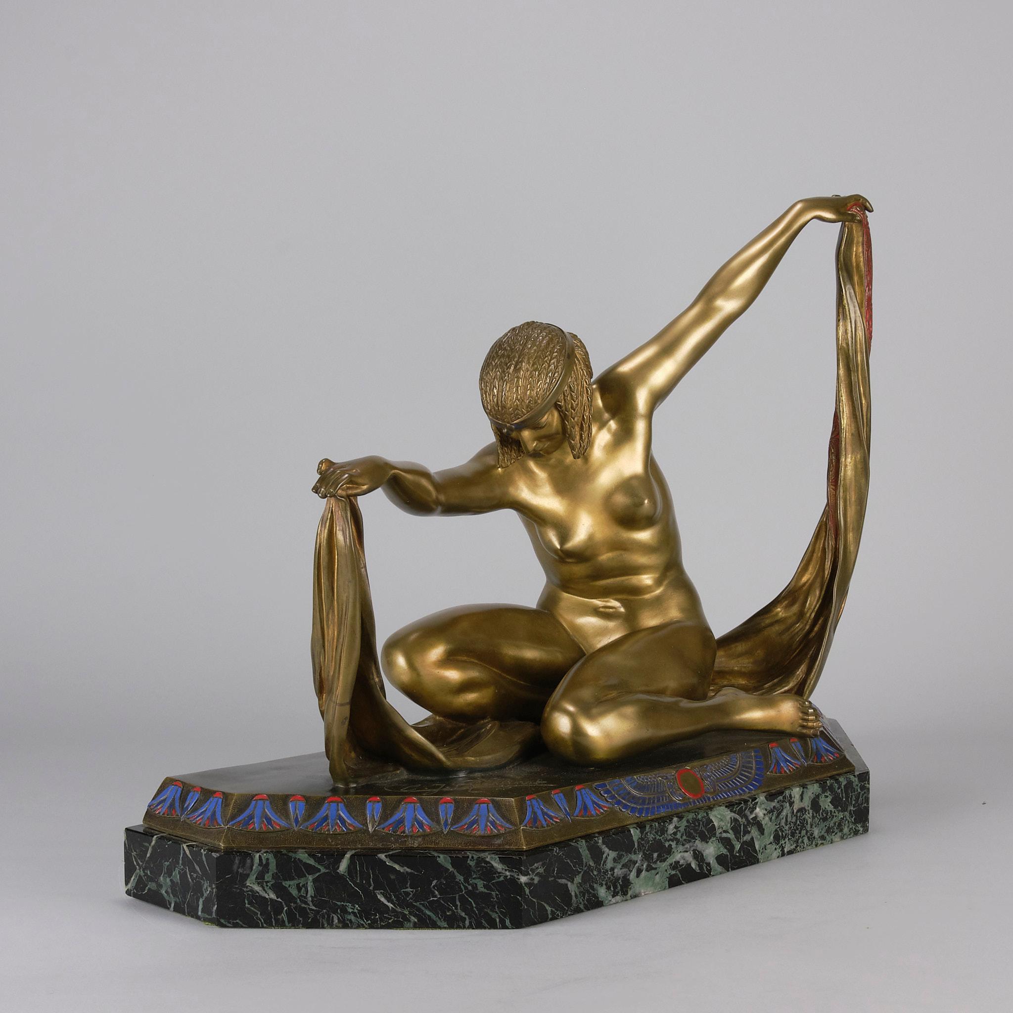 Scultura in bronzo dorato Art Deco del primo Novecento 