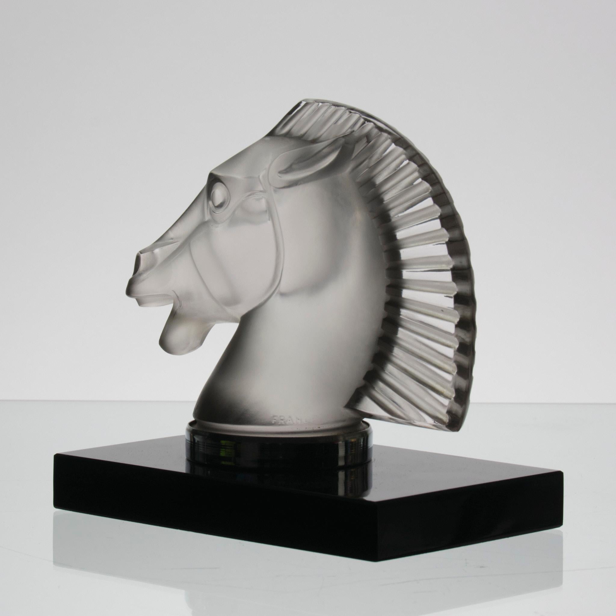 Mascotte di auto in vetro Art Deco dei primi del Novecento 