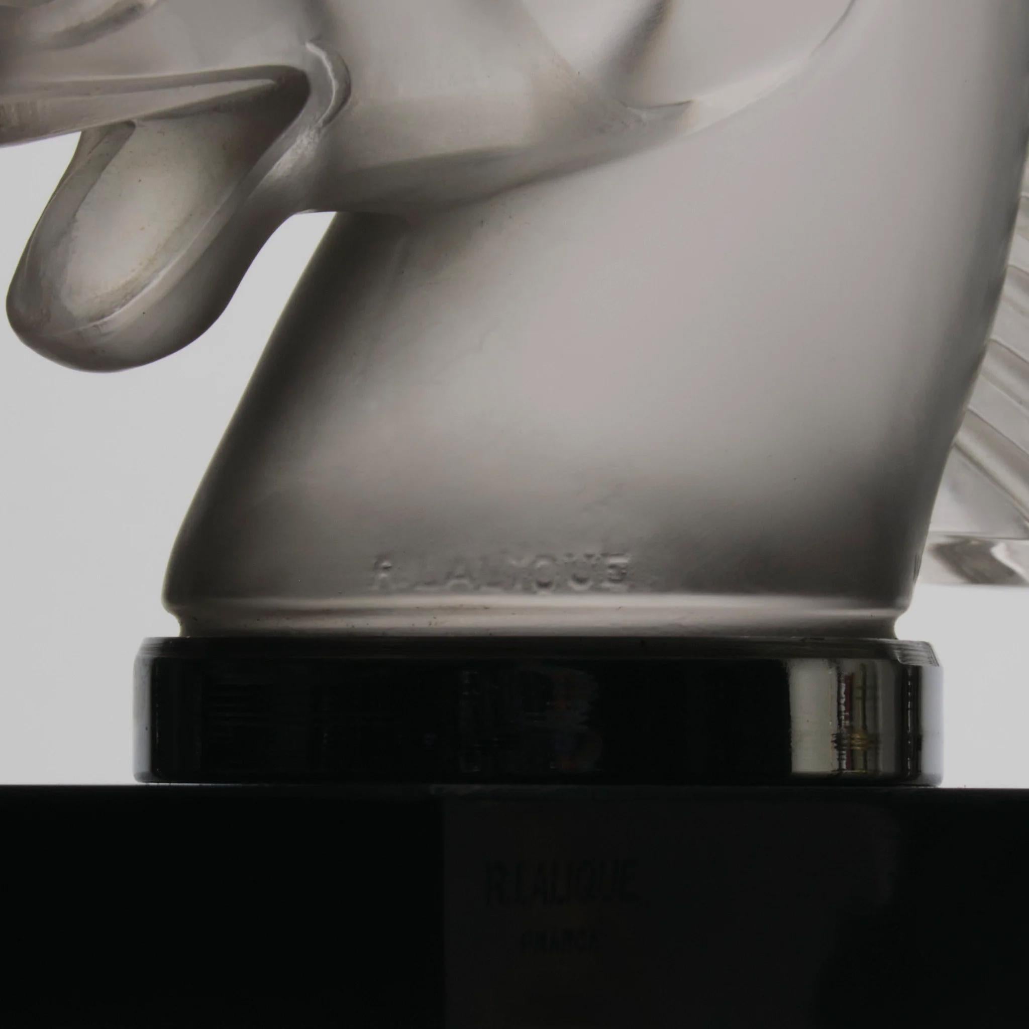 Mascotte di auto in vetro Art Deco dei primi del Novecento 