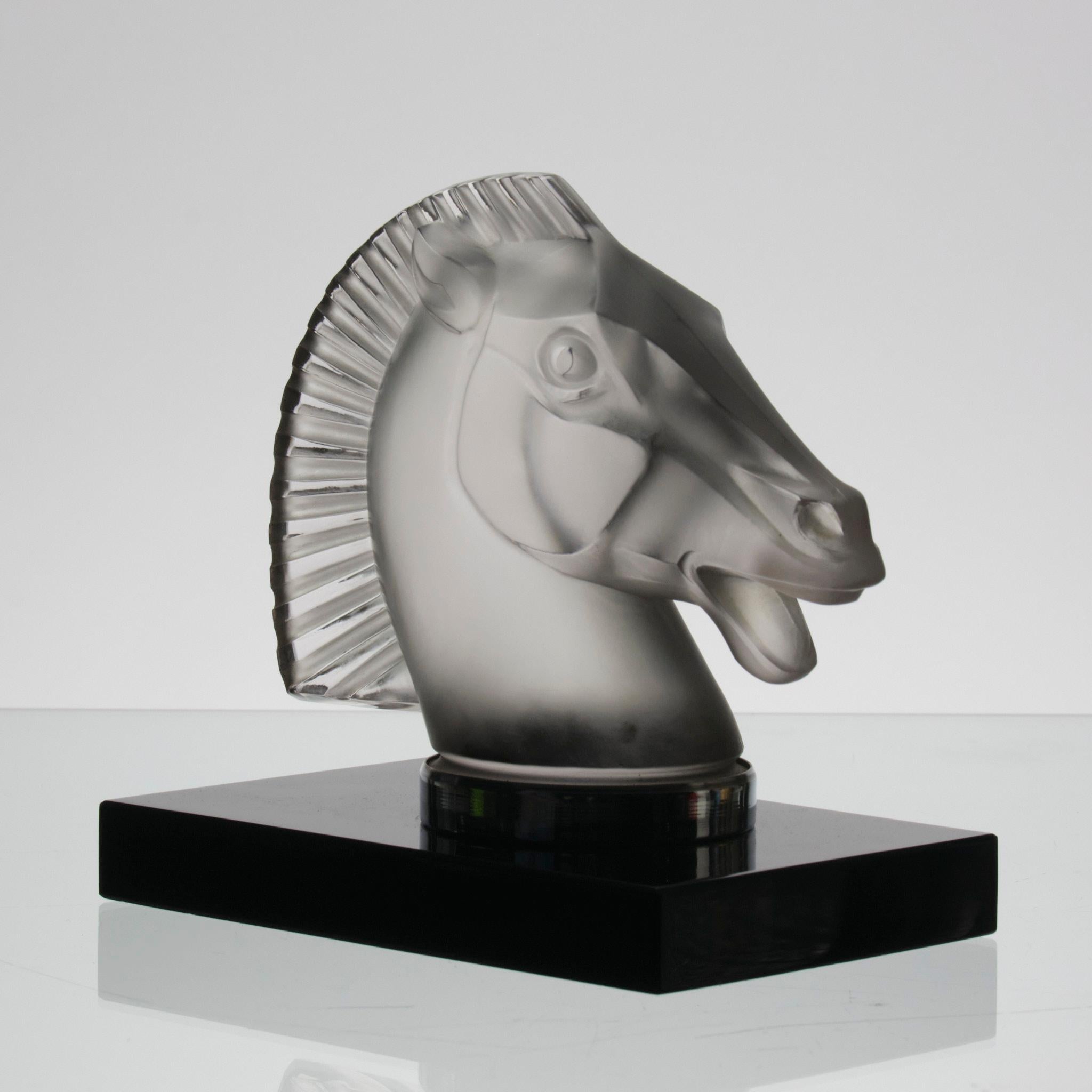 Mascotte di auto in vetro Art Deco dei primi del Novecento 