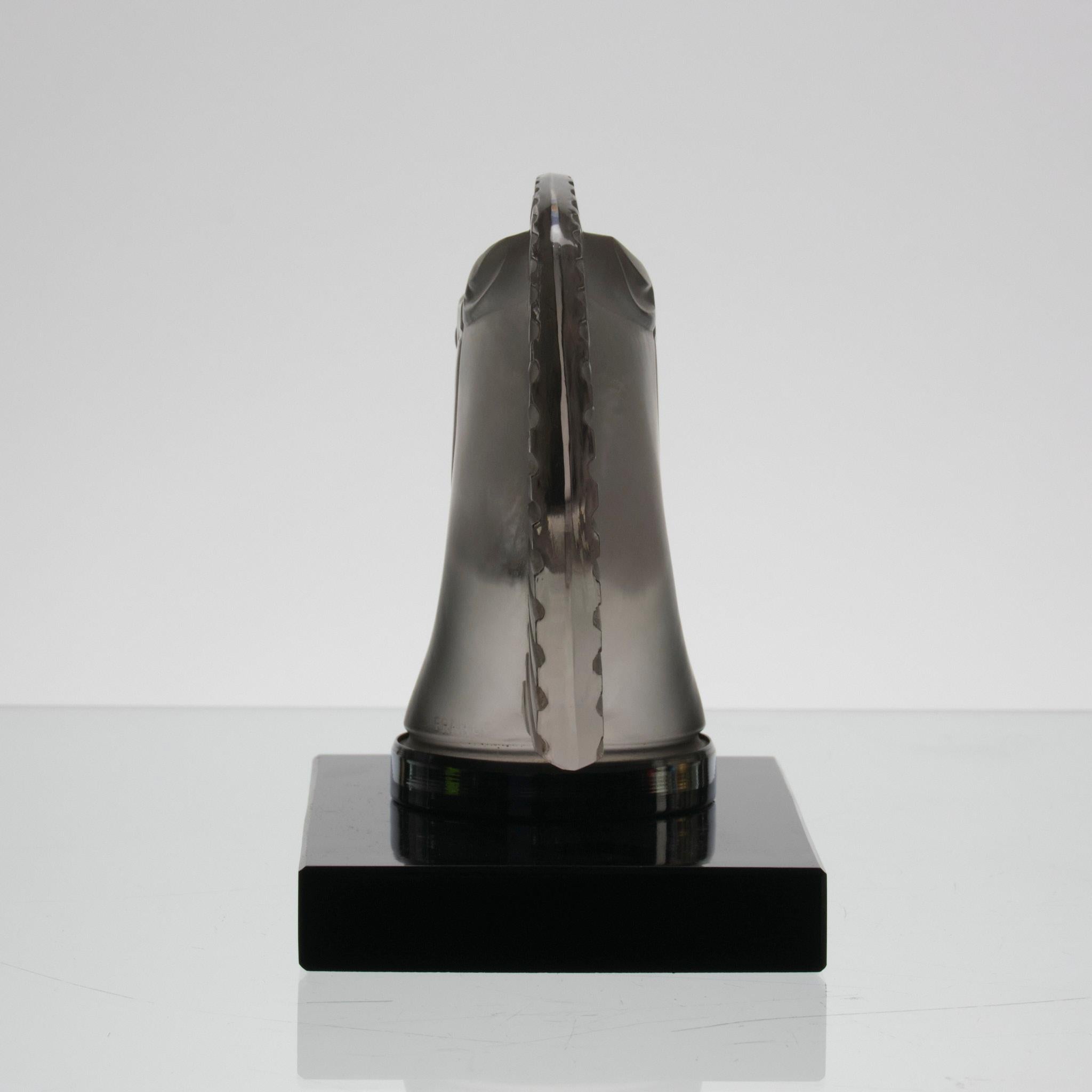 Mascotte di auto in vetro Art Deco dei primi del Novecento 