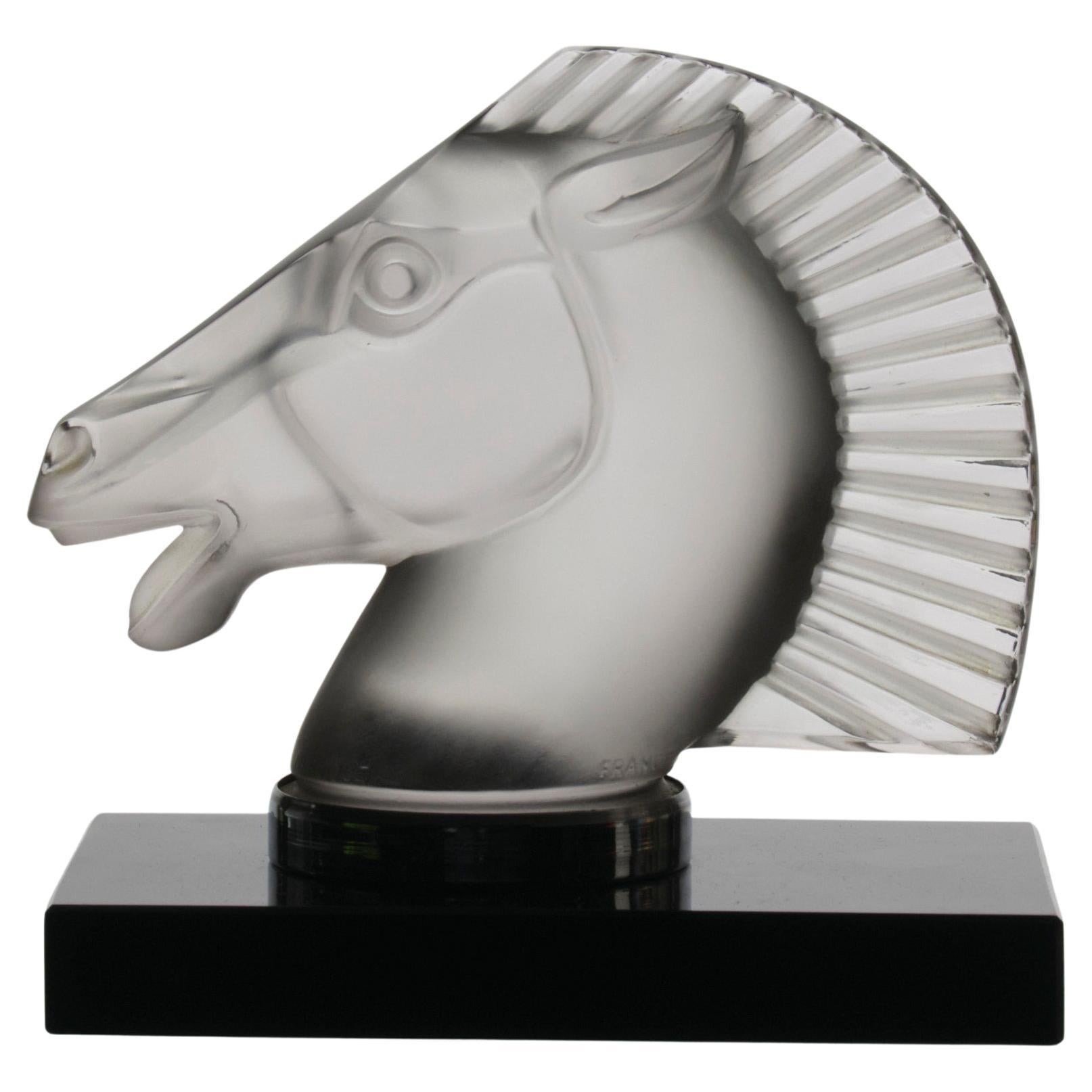 Art-déco-Glasauto-Maskottchen "Longchamps" von René Lalique aus dem frühen 20.
