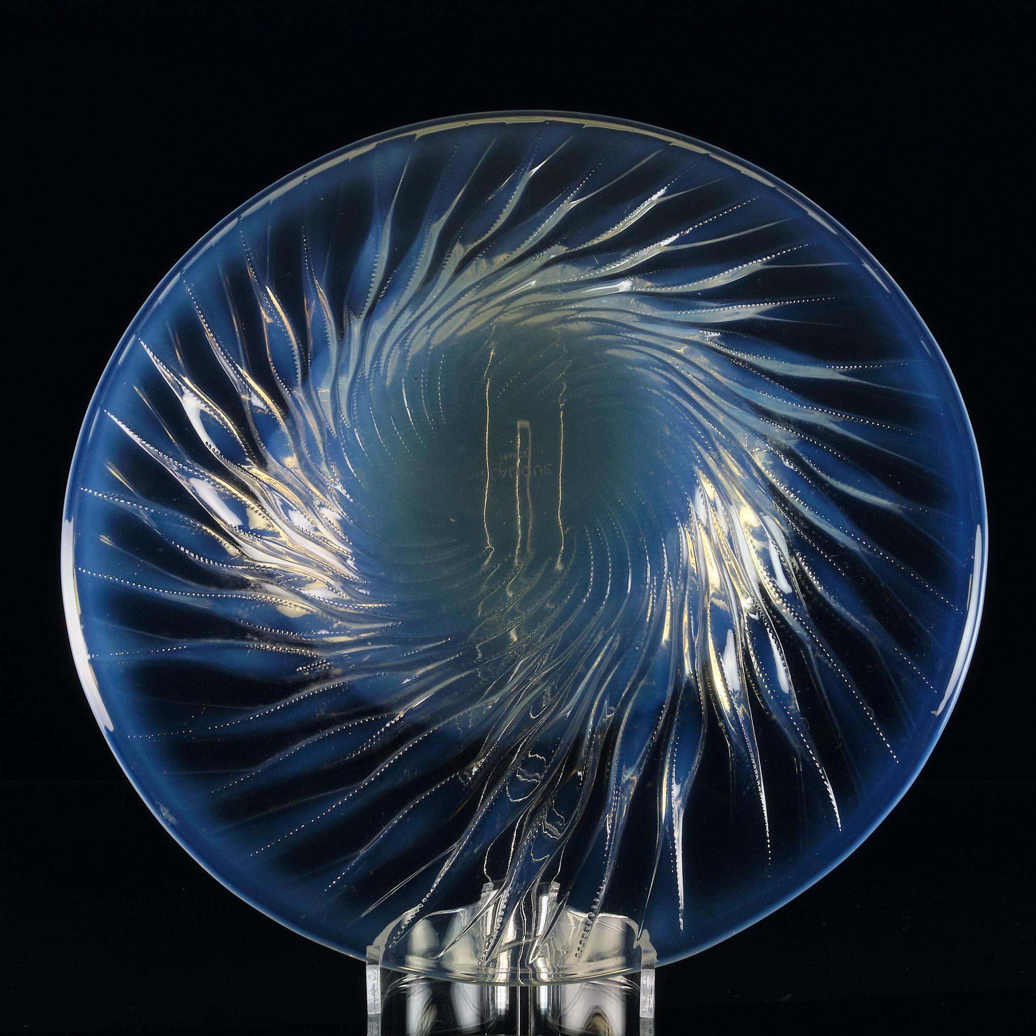 Bandeja de cristal Art Decó de principios del siglo XX titulada Bandeja Algues de René Lalique Francés en venta