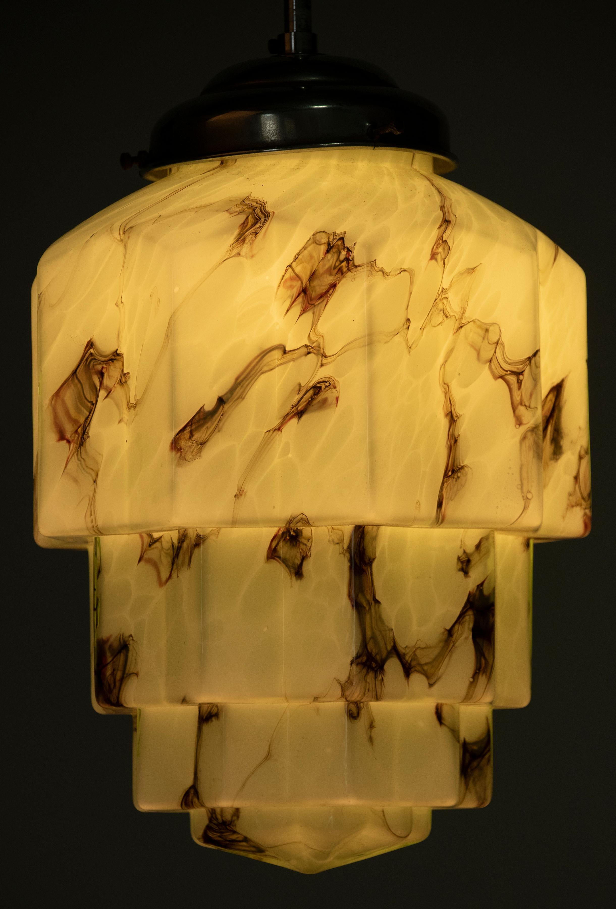Lampe de couloir gratte-ciel en verre Art Déco du début du XXe siècle en vente 9