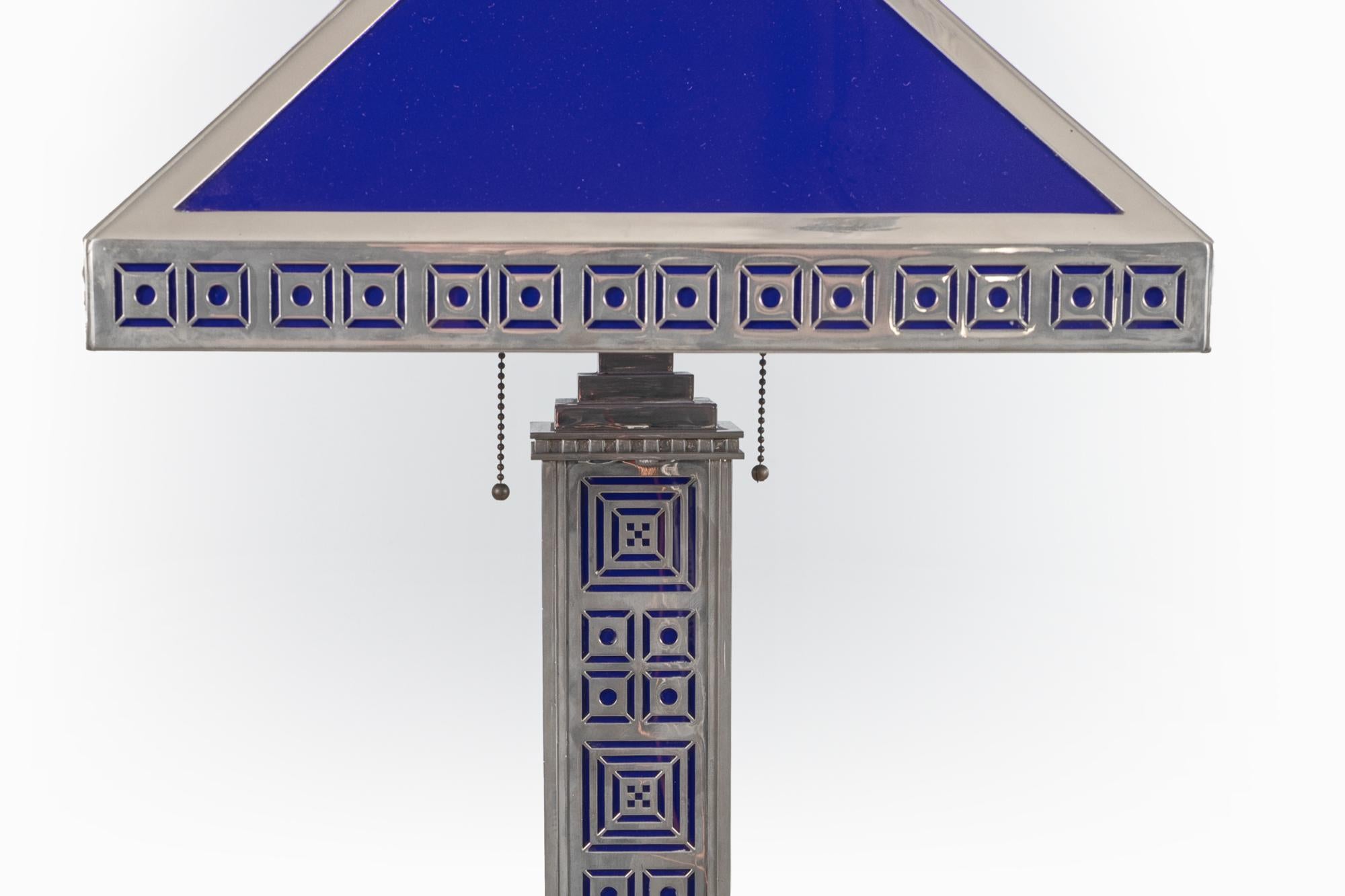 Lámpara Art Decó de principios del siglo XX con paneles azules Metal en venta