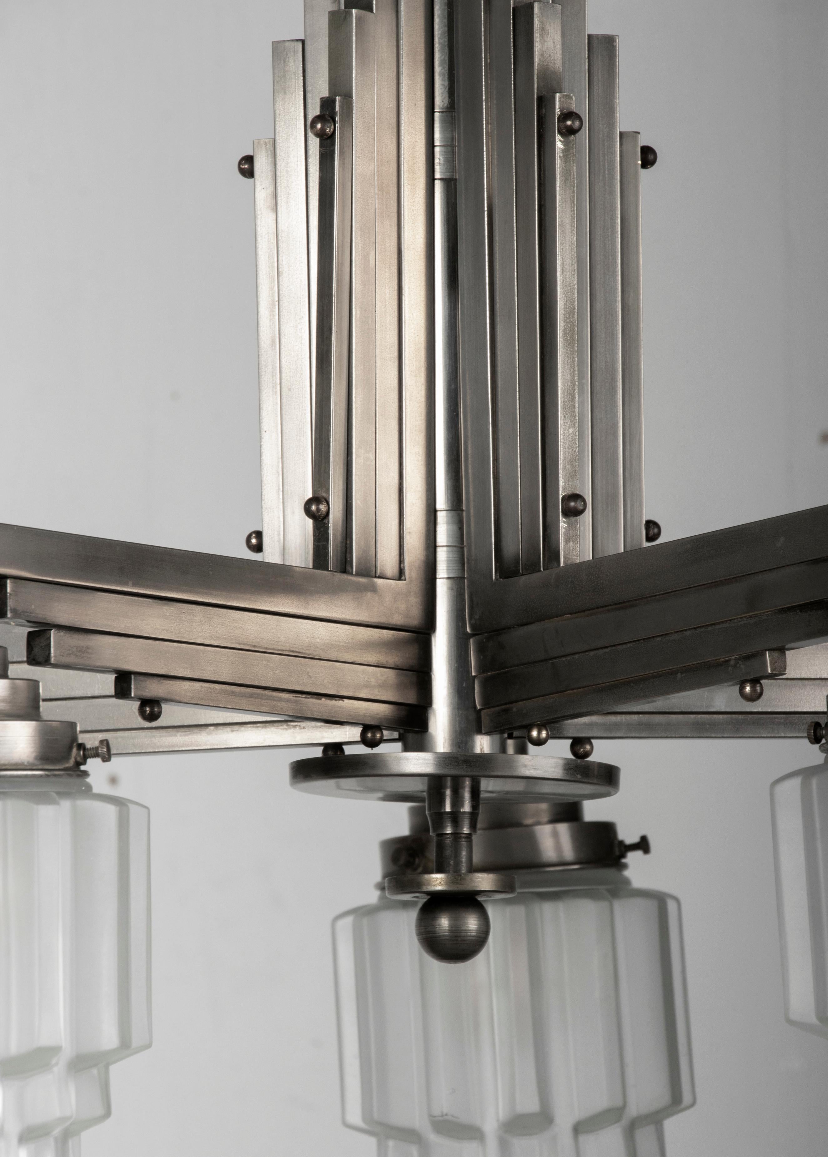 Early 20th Century Art Deco Metal Skyscraper Chandelier In Good Condition In Casteren, Noord-Brabant