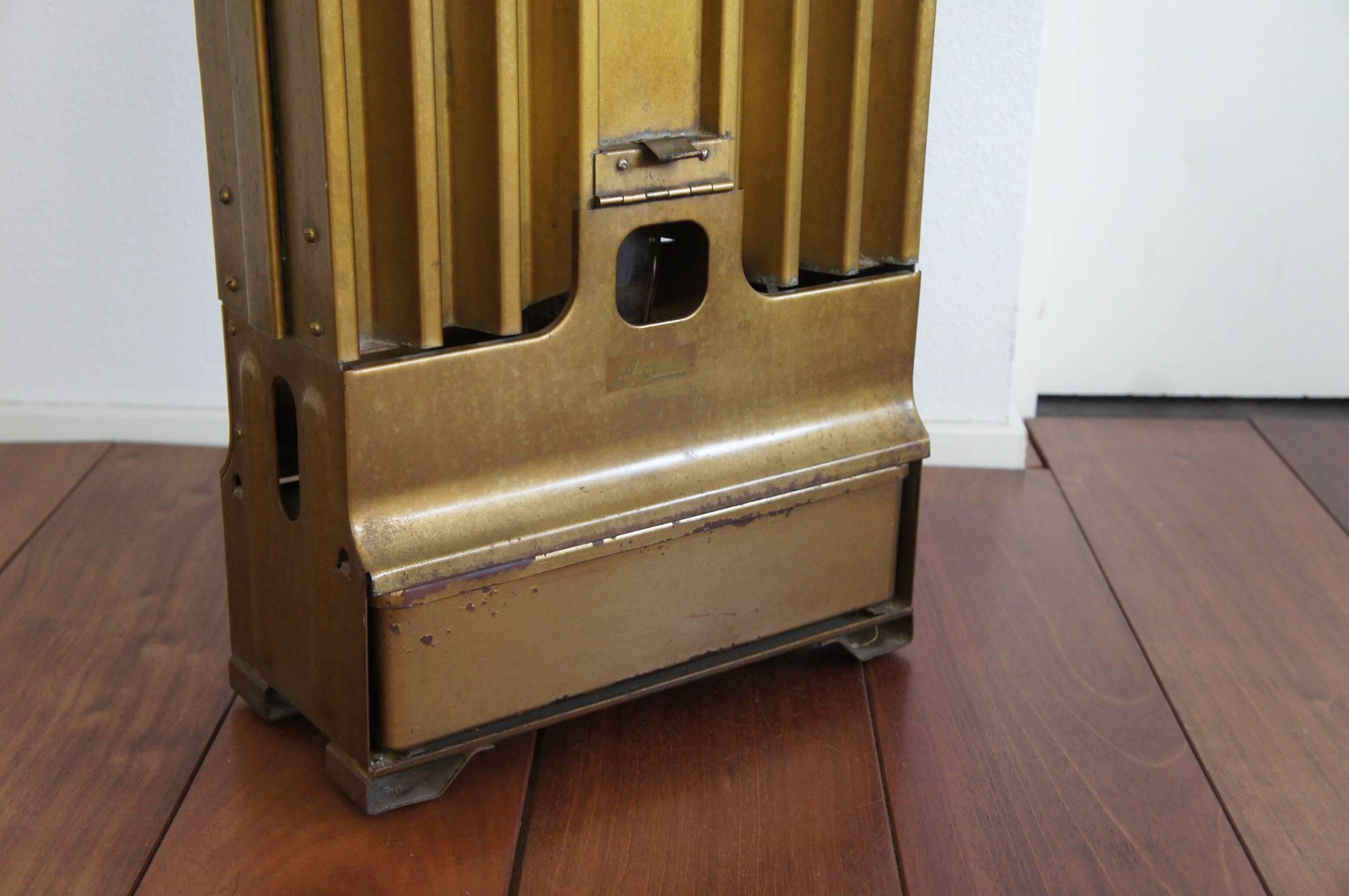 Very cool looking and still working Art Deco radiator.

We are not offering this rare Art Deco radiator because we want you to use it, although that might still be perfectly possible. Every single piece is still there and this radiator is totally