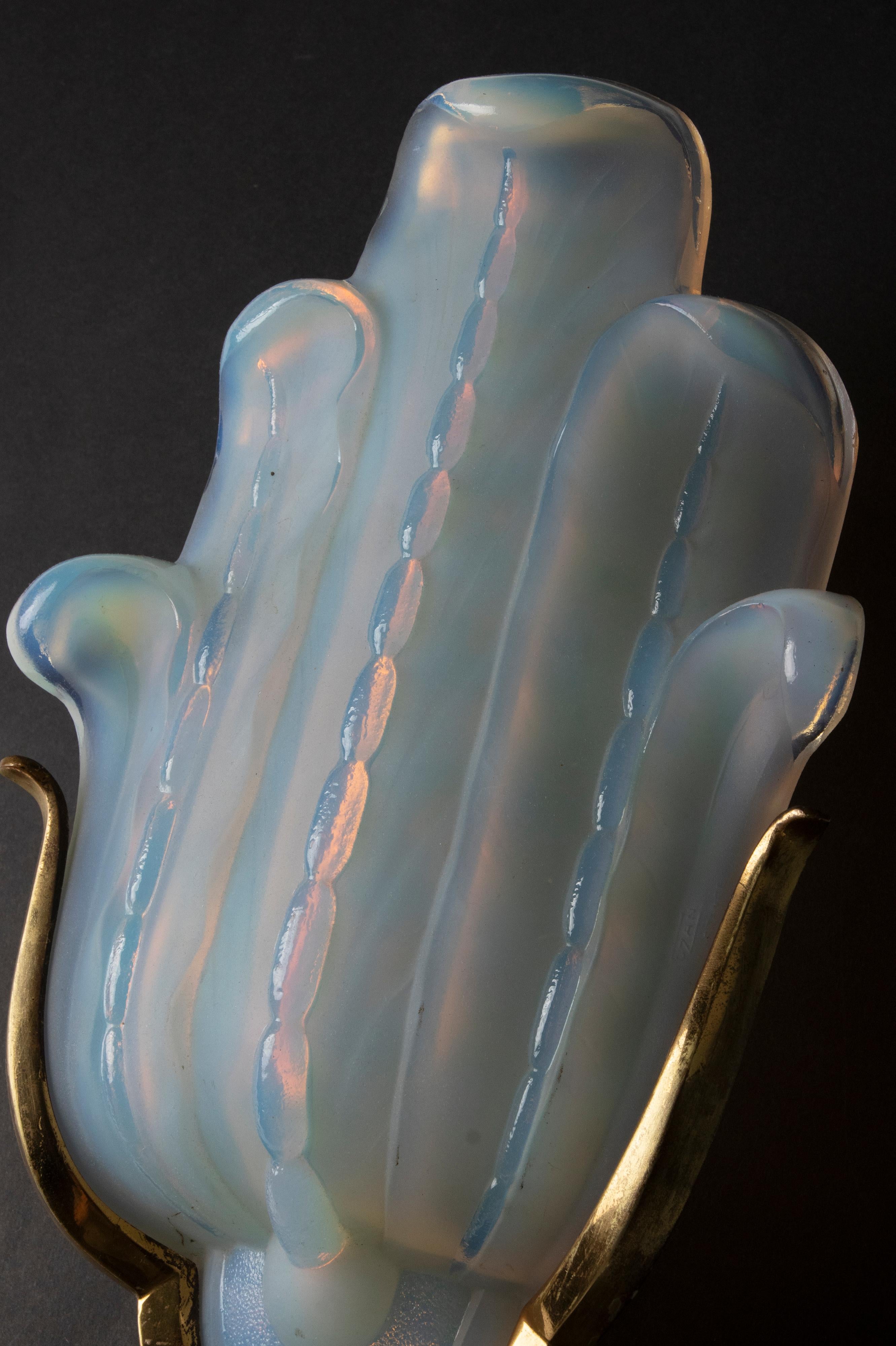 Early 20th Century Art Deco Opalescent Glass Wall Light Sconce 5