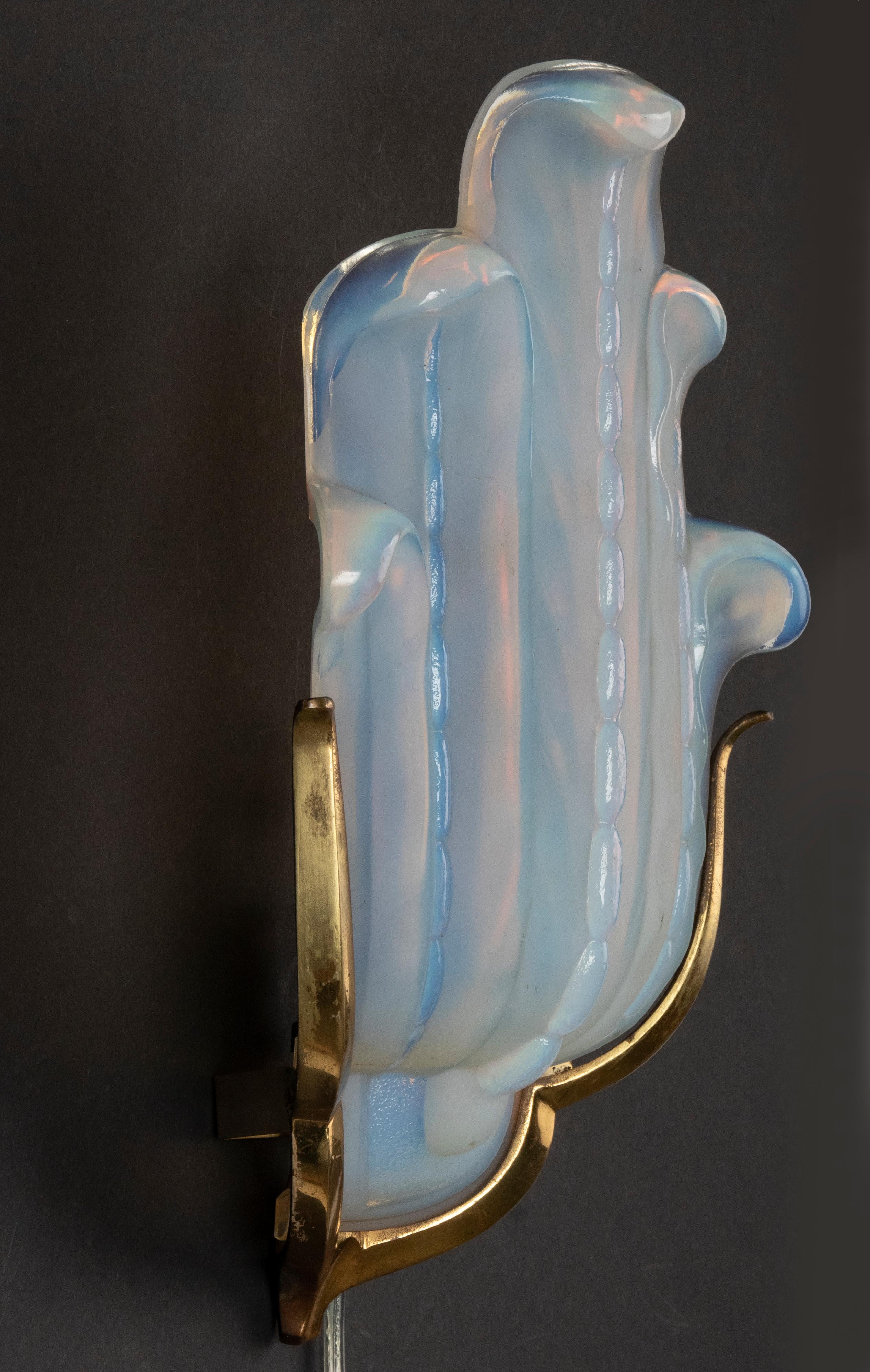 Early 20th Century Art Deco Opalescent Glass Wall Light Sconce 7