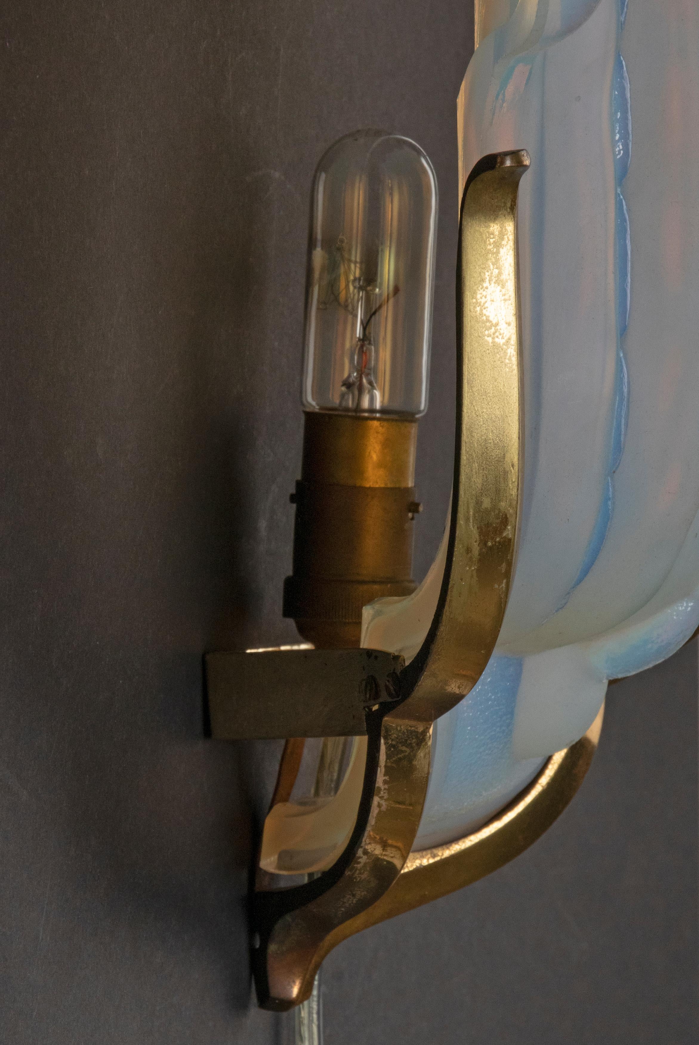 Early 20th Century Art Deco Opalescent Glass Wall Light Sconce 8