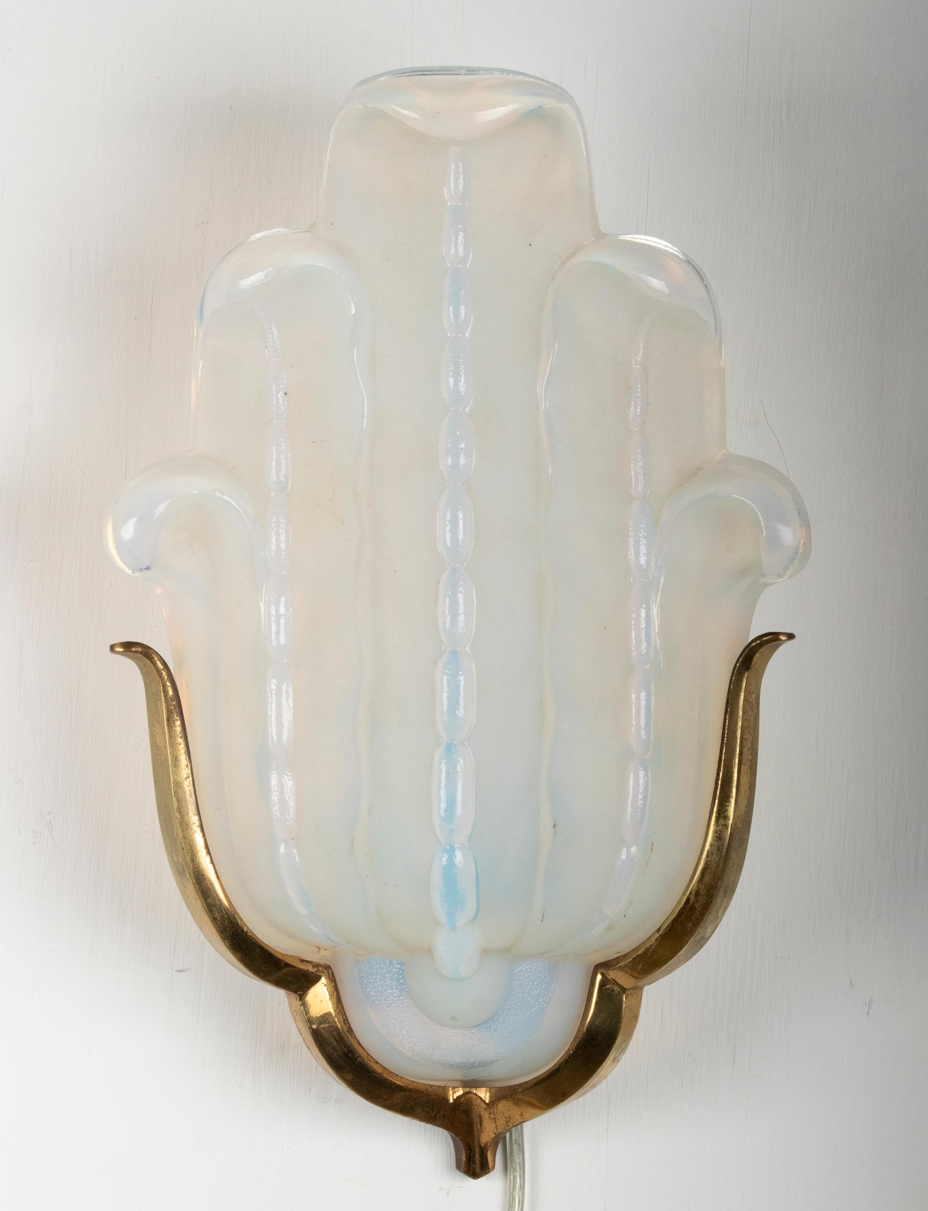 Early 20th Century Art Deco Opalescent Glass Wall Light Sconce 2