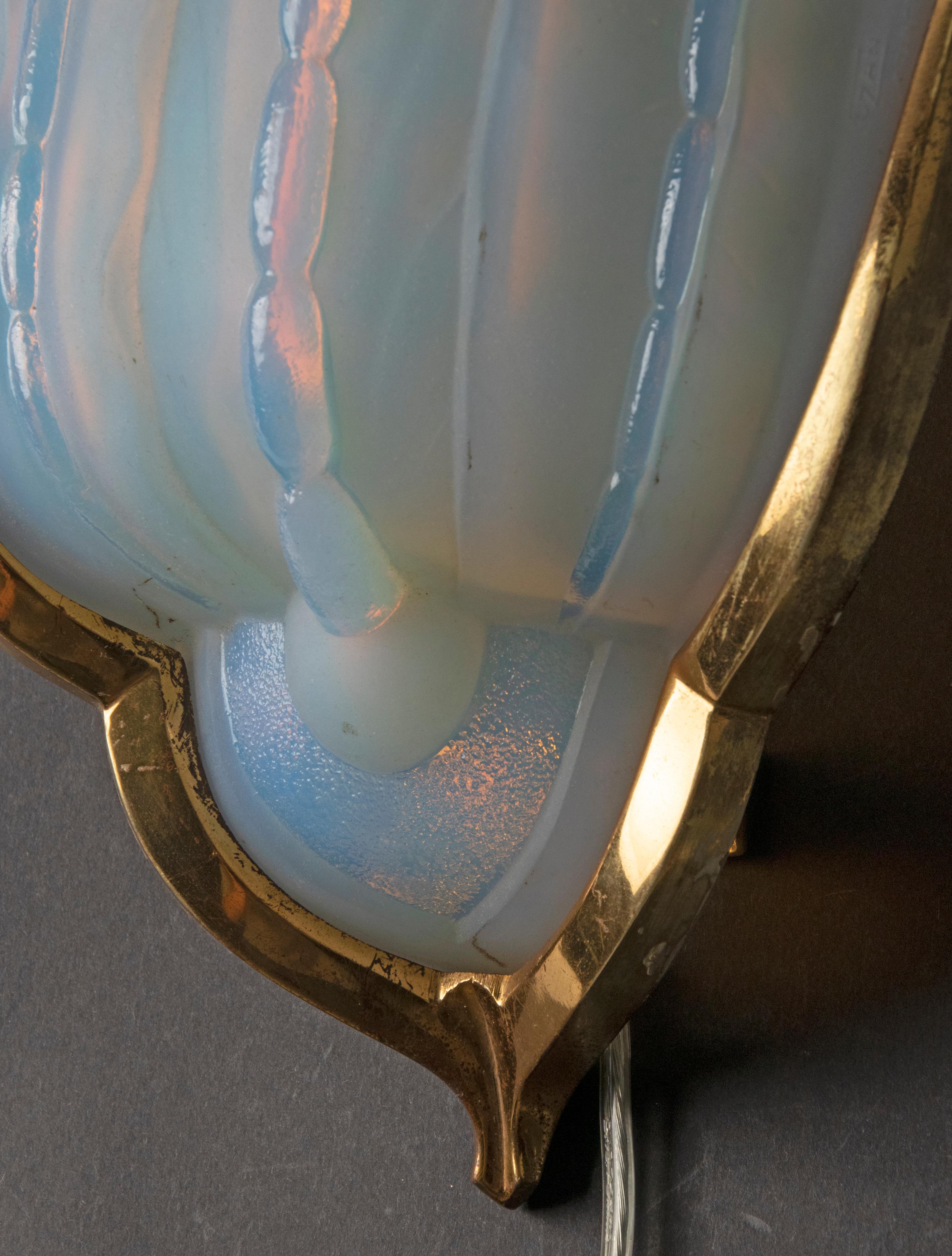 Early 20th Century Art Deco Opalescent Glass Wall Light Sconce 3