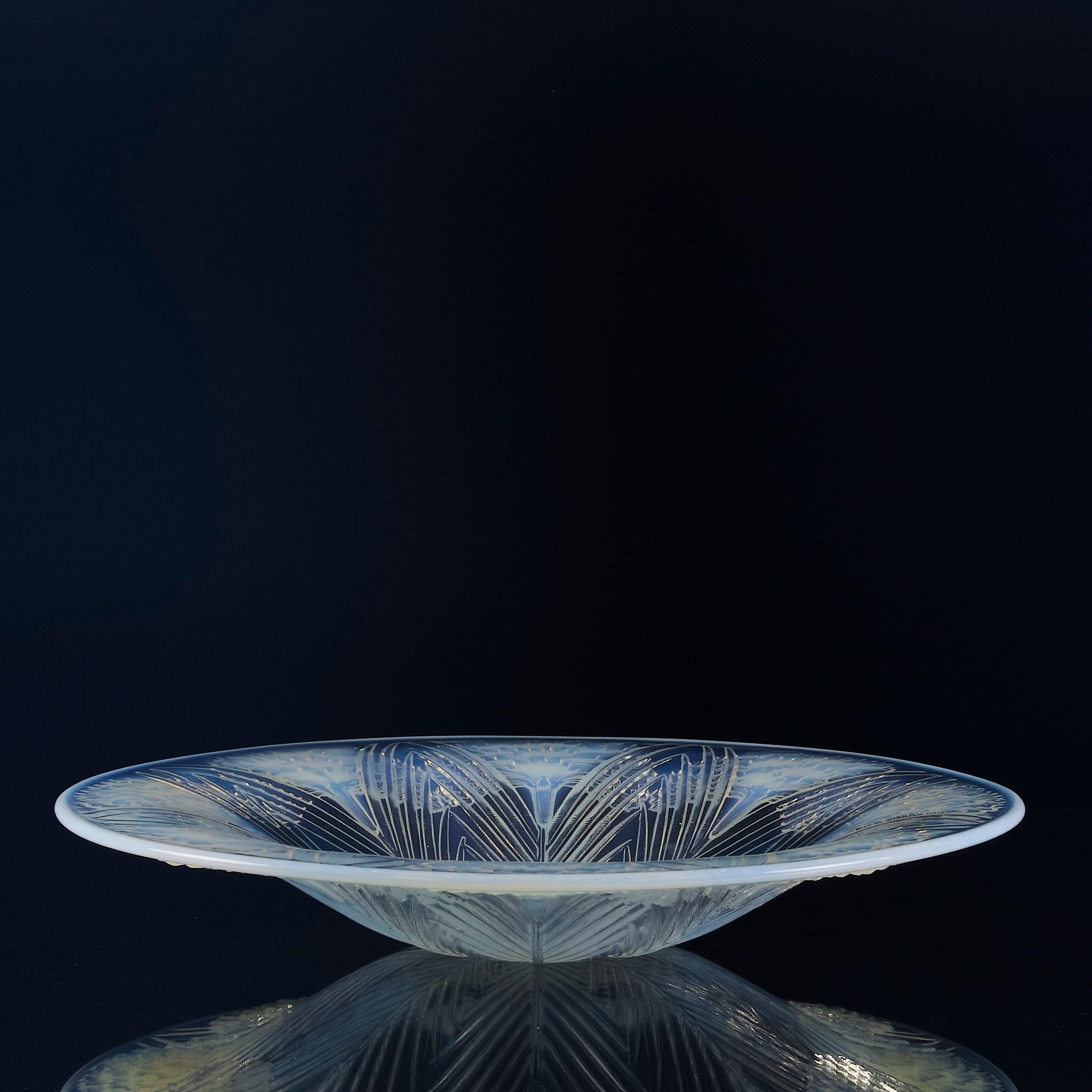 Plato Art Déco de principios del siglo XX titulado 