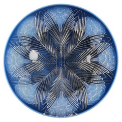 Assiette Art Déco du début du 20ème siècle intitulée "Oeillets" par René Lalique