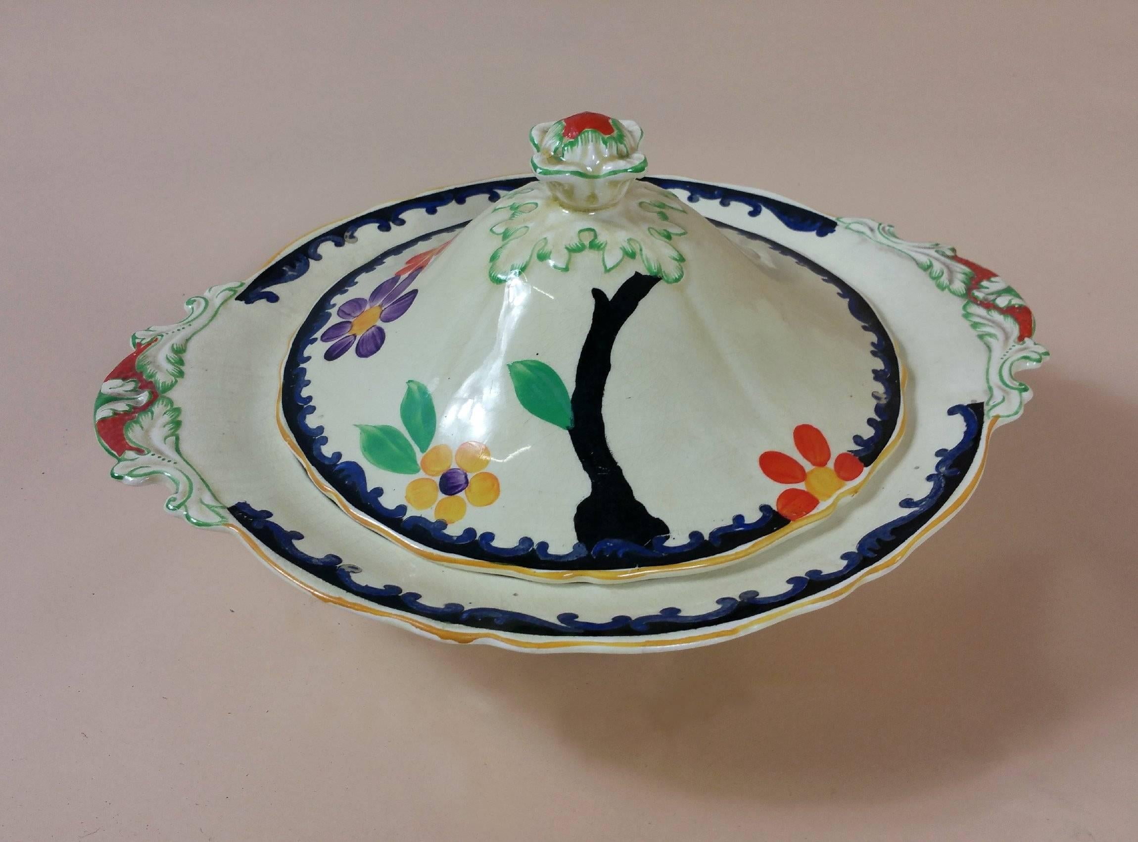 Hand-Painted Early 20th Century Art Deco Royal Venton Ware Dinner Service For Sale
