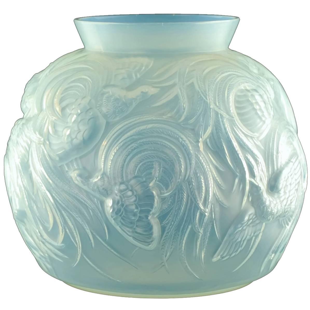 Early 20th Century Art Deco Sabino Opalescent Art Glass Birds of Paradise Vase
