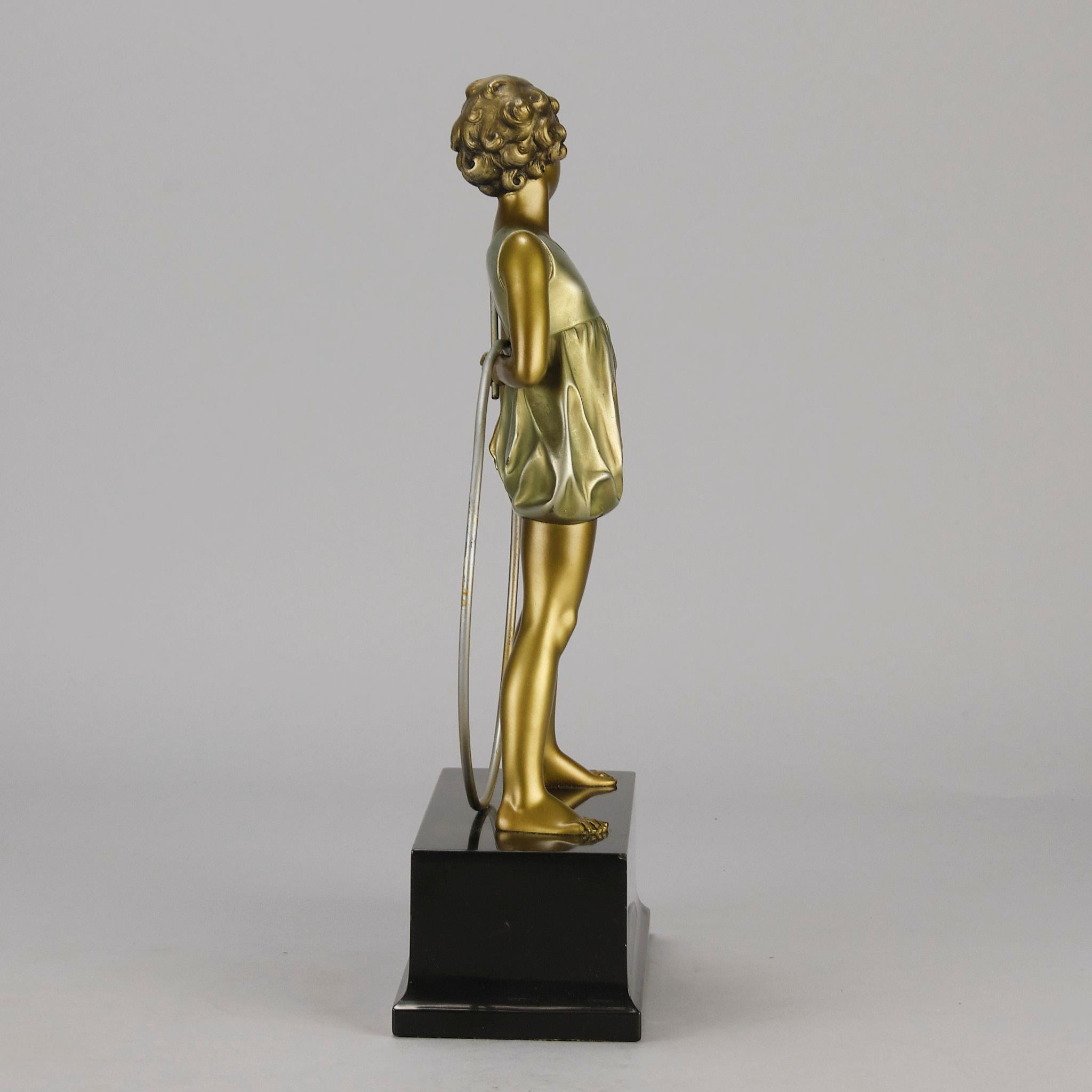Art-déco-Skulptur „Hoop Girl“ von Ferdinand Preiss aus dem frühen 20. Jahrhundert (Geschnitzt) im Angebot