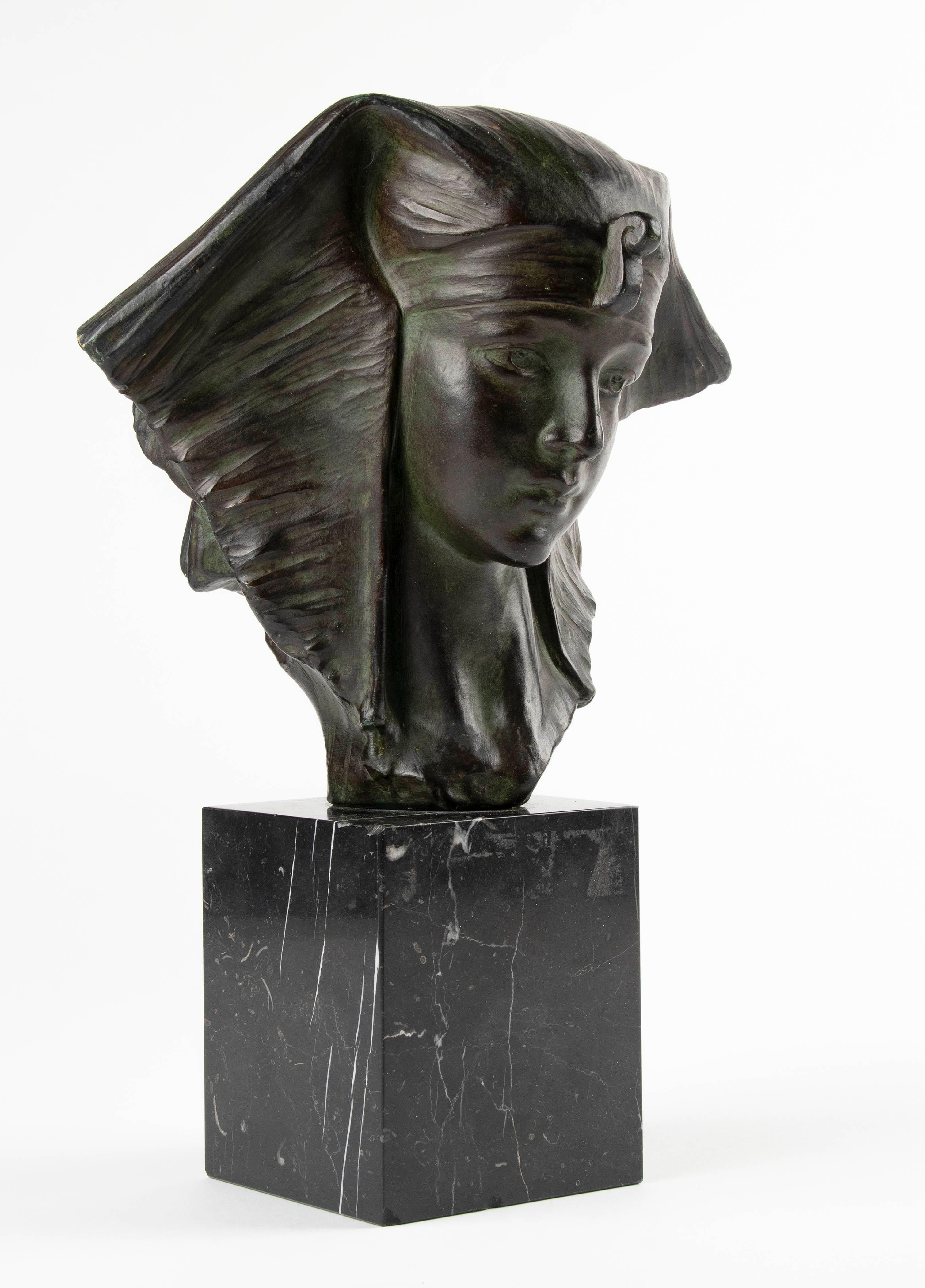 Buste de Cléopâtre en terre cuite Art Déco du début du XXe siècle par G. Carli en vente 6