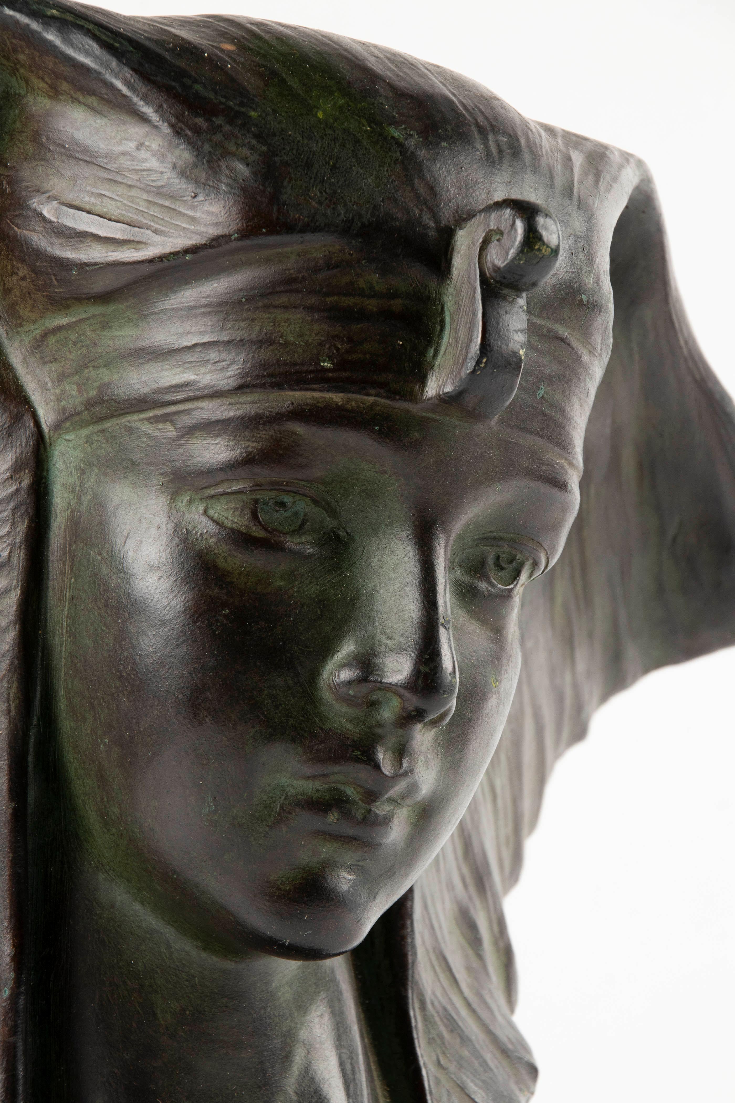 Buste de Cléopâtre en terre cuite Art Déco du début du XXe siècle par G. Carli en vente 7