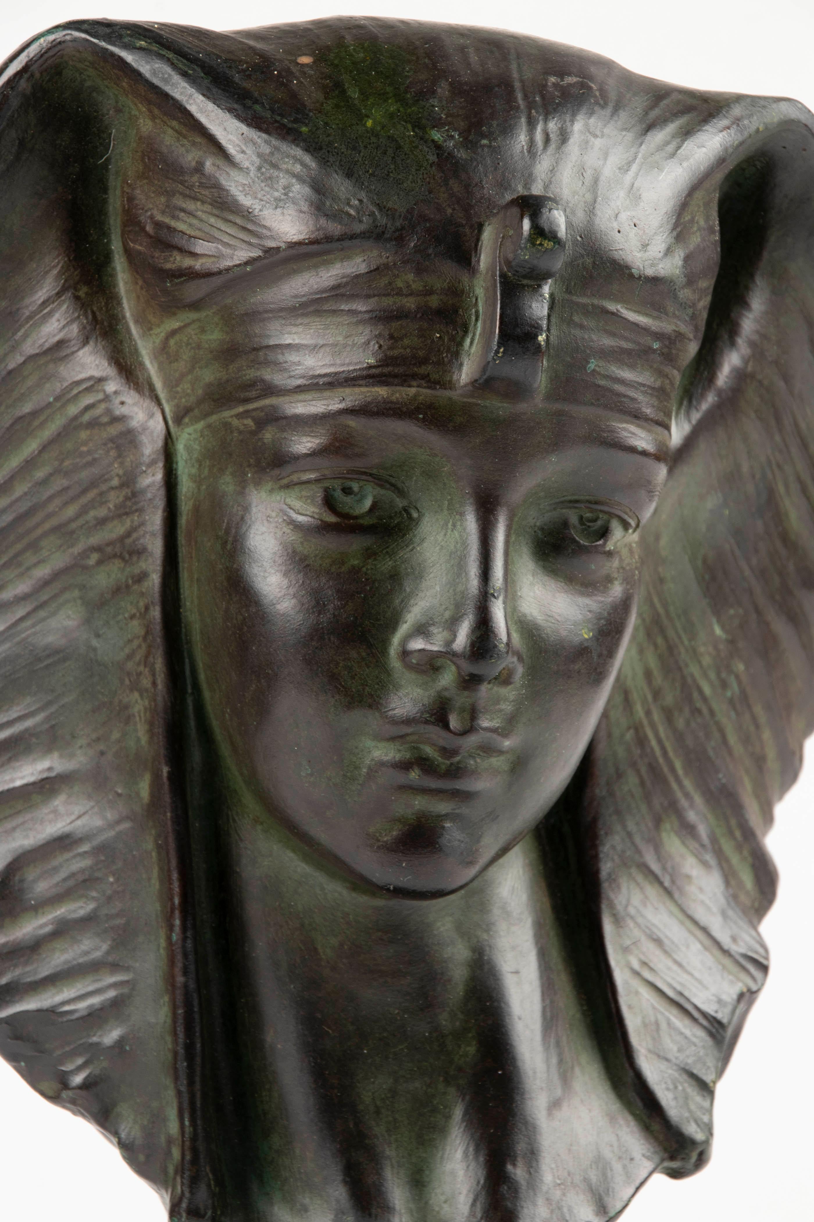 Buste de Cléopâtre en terre cuite Art Déco du début du XXe siècle par G. Carli en vente 9