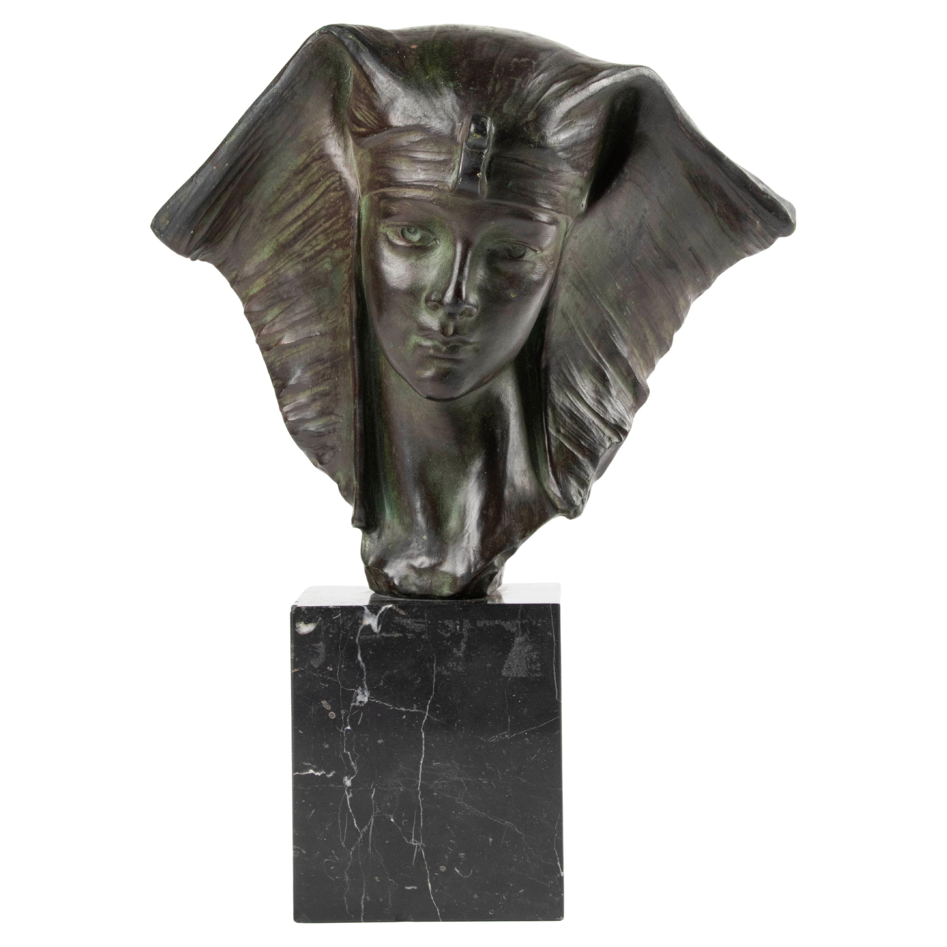 Buste de Cléopâtre en terre cuite Art Déco du début du XXe siècle par G. Carli en vente