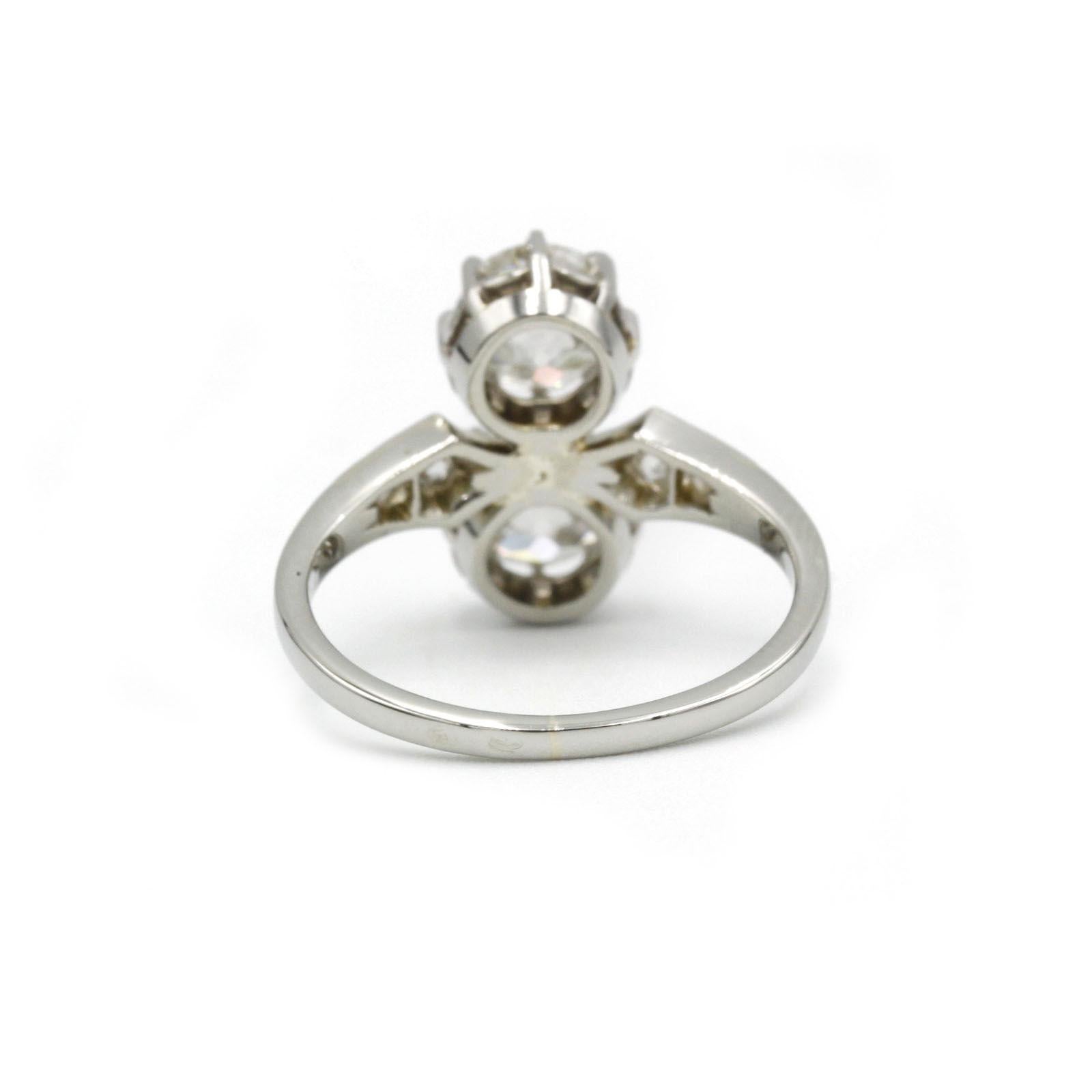 Anello di diamanti Toi et Moi dell'inizio del XX secolo Antique French Platino oro In condizioni buone in vendita a MONTMORENCY, FR