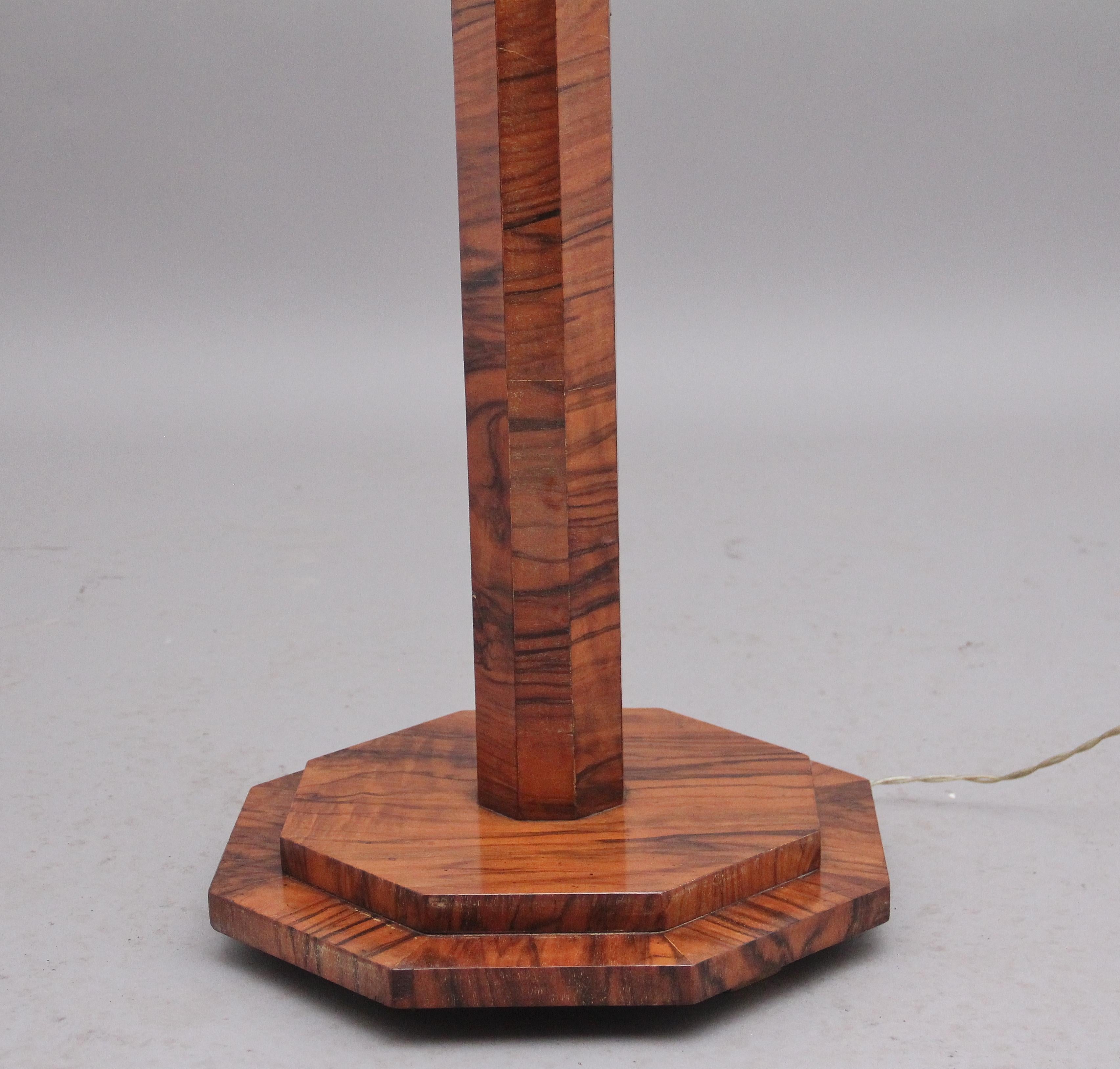Lampe standard et abat-jour en noyer Art déco du début du 20e siècle 1