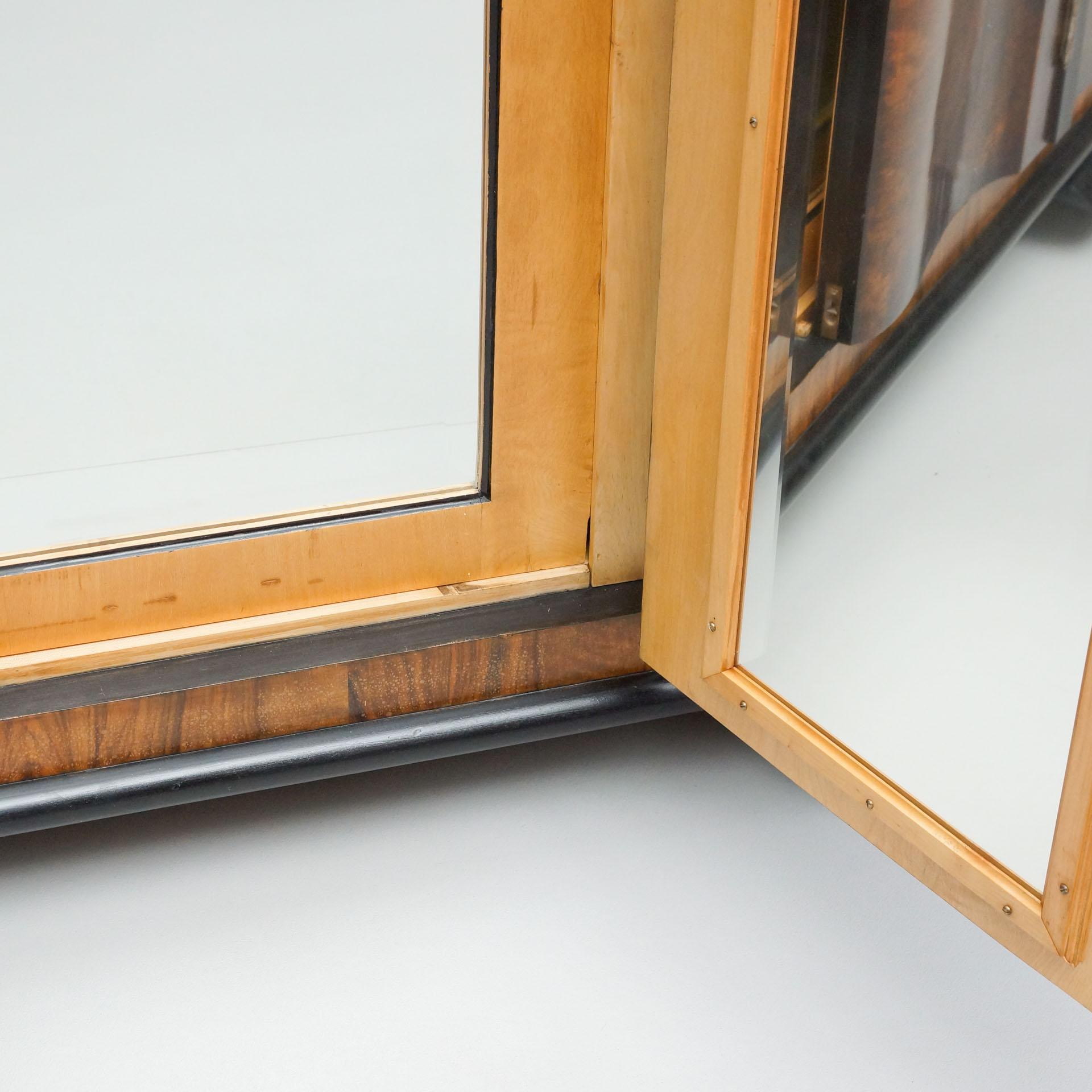 Early 20th Century Art Deco Woden Wardrobe For Sale 5