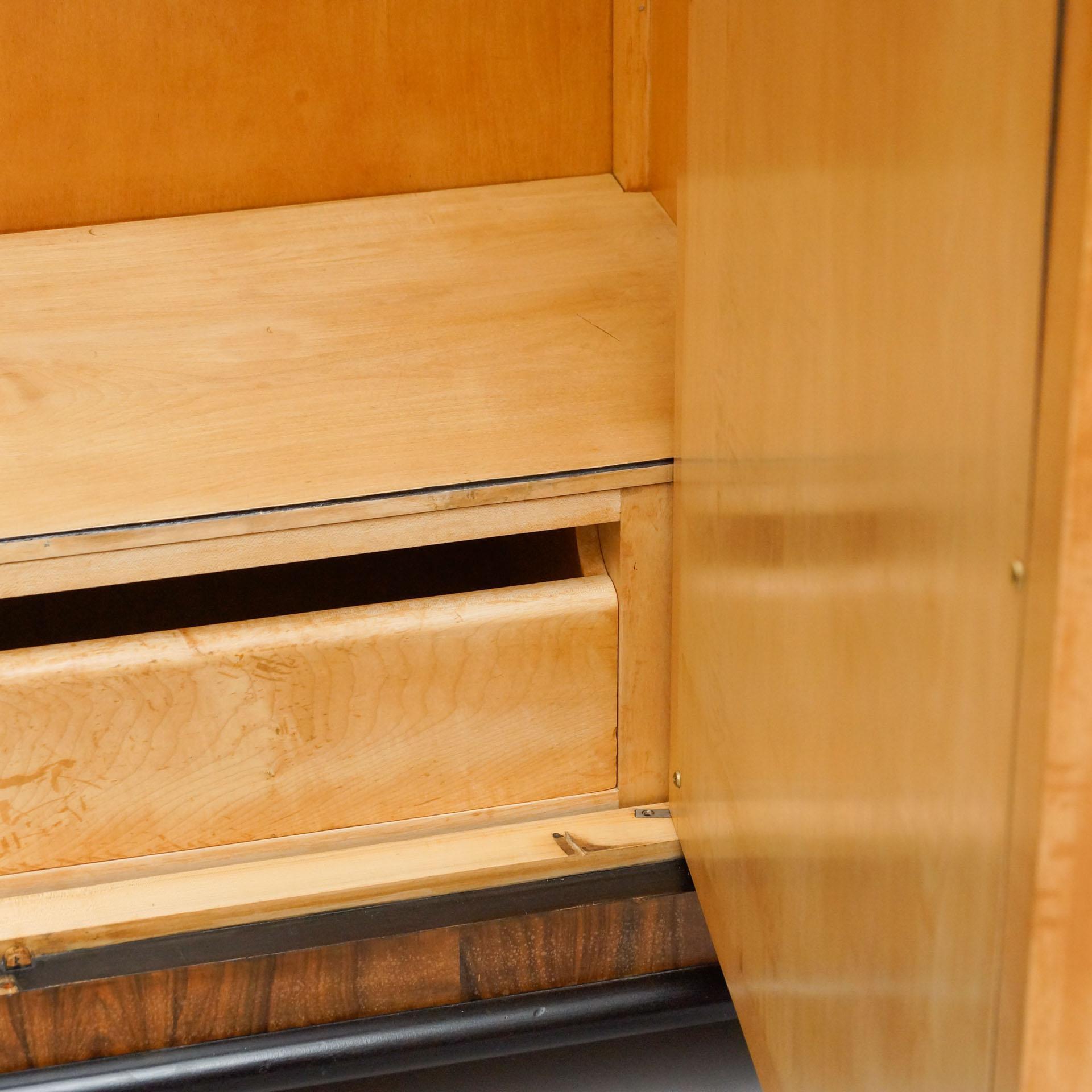 Early 20th Century Art Deco Woden Wardrobe For Sale 9