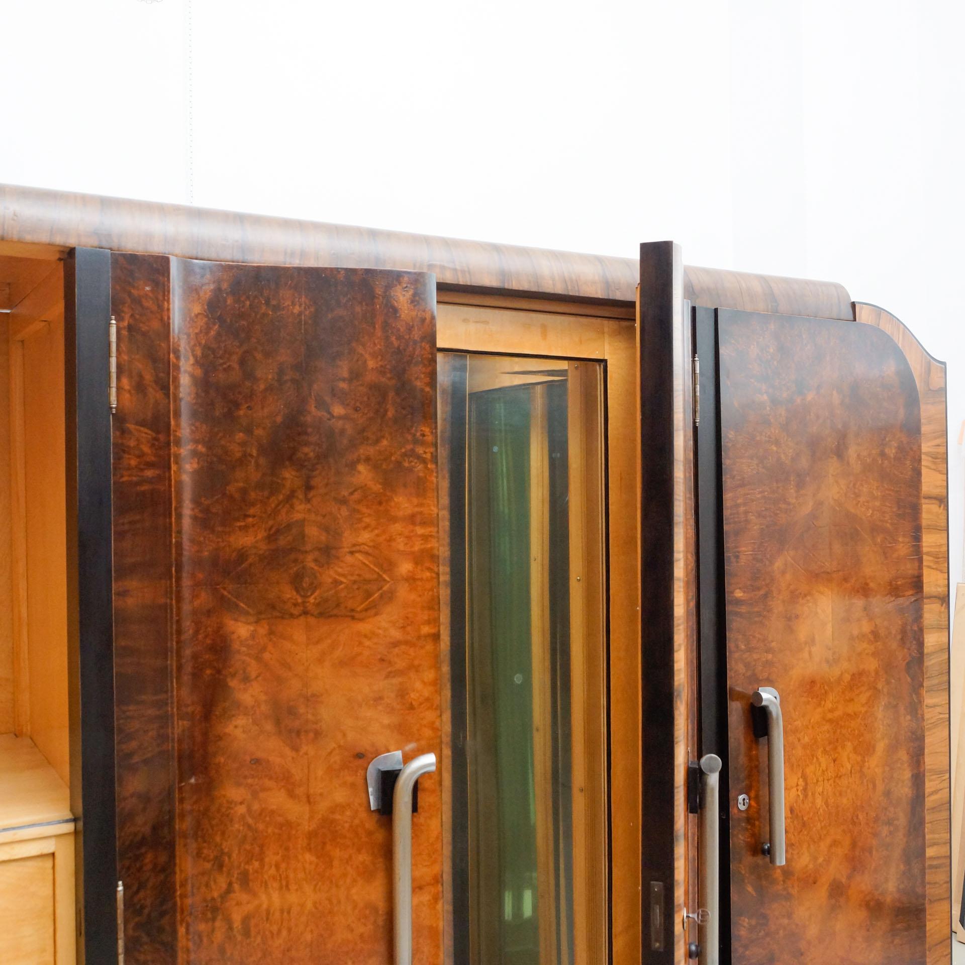 Early 20th Century Art Deco Woden Wardrobe For Sale 10