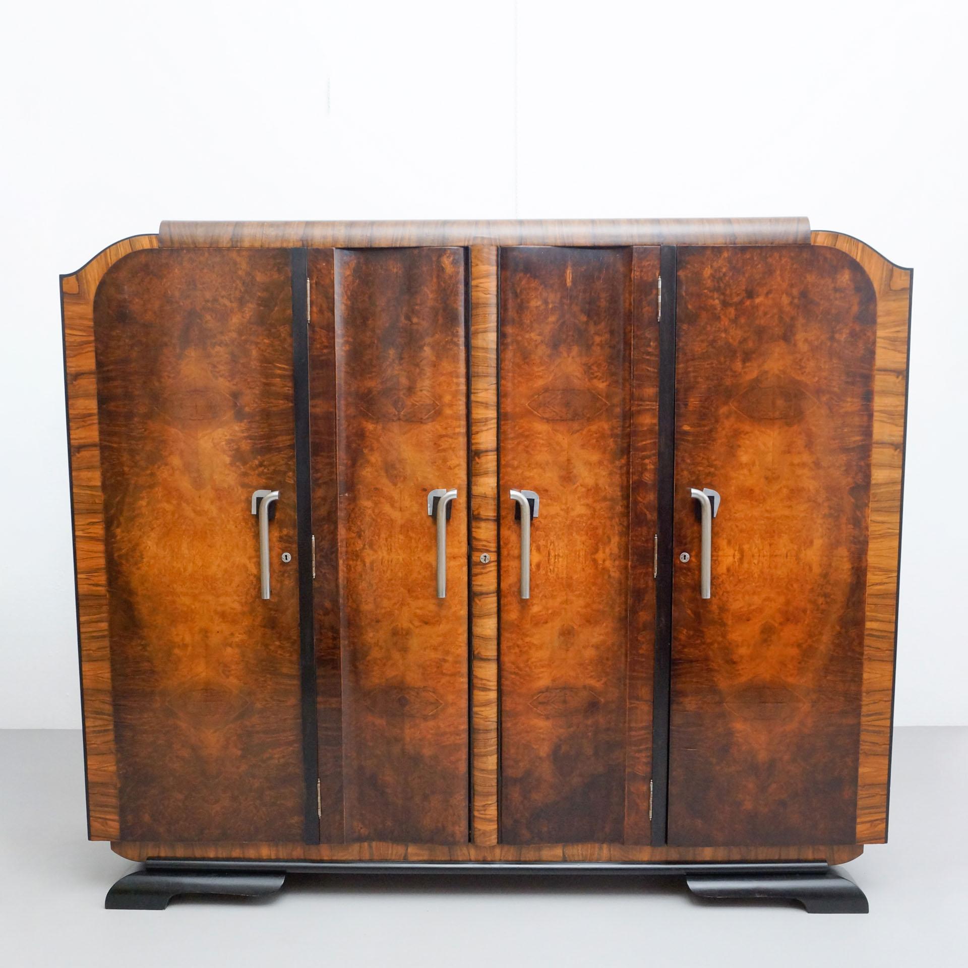 Early 20th century Art Deco woden wardrobe, by unknwon manufacturer from France.

In original condition, with minor wear consistent with age and use, preserving a beautiful patina.

Materials:
Wood

Dimensions:
D 59 cm x W 222 cm x H 187 cm.