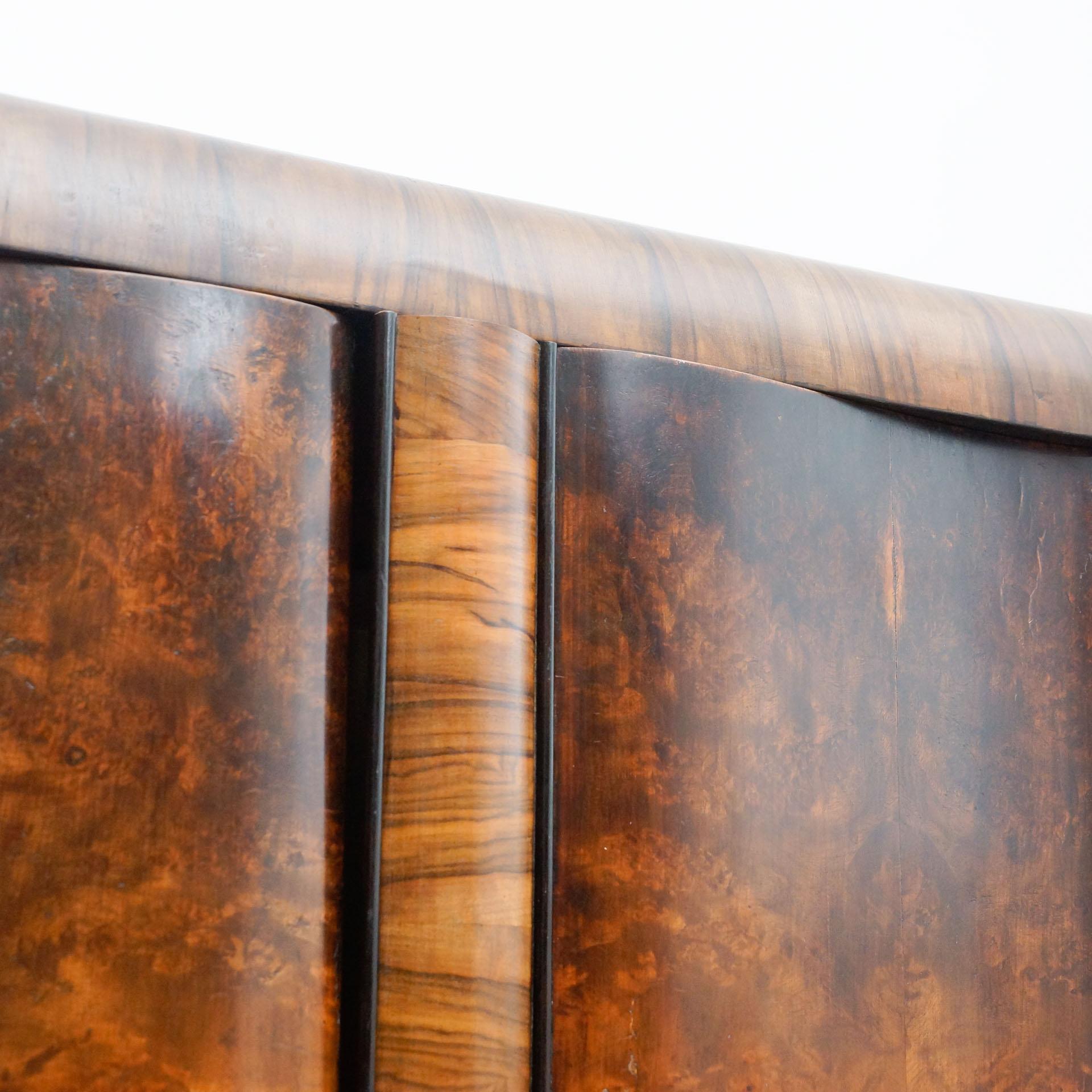 Early 20th Century Art Deco Woden Wardrobe For Sale 1
