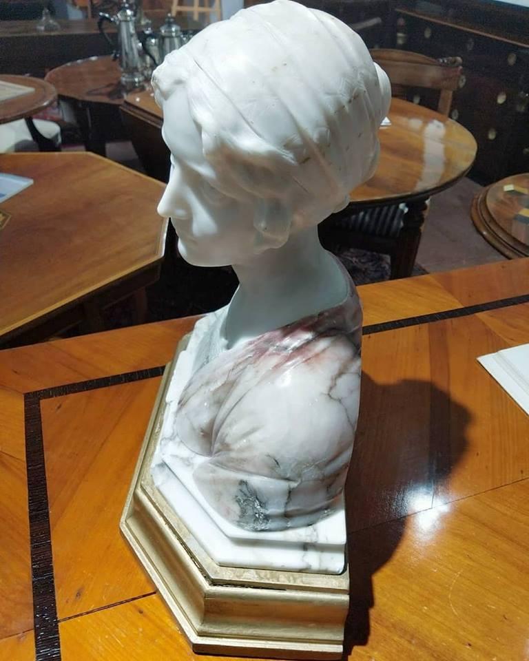 Elegant Art Deco Mignon bust by Prof. Giuseppe Bessi (1857-1922), alabaster and pink marble, signed on the reverse.

Giuseppe (Professor) Bessi was an Italian sculptor famed for his lifelike busts and sculptures, such as prominent figures Ludwig van