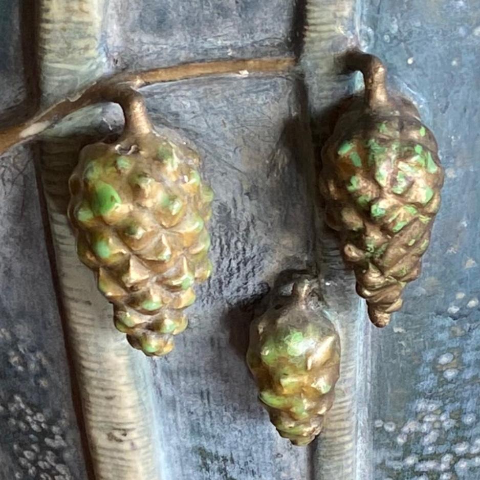 Early 20th Century Art Nouveau Amphora Pine Cone Vase by,  Paul Dachsel In Good Condition For Sale In Englewood, NJ