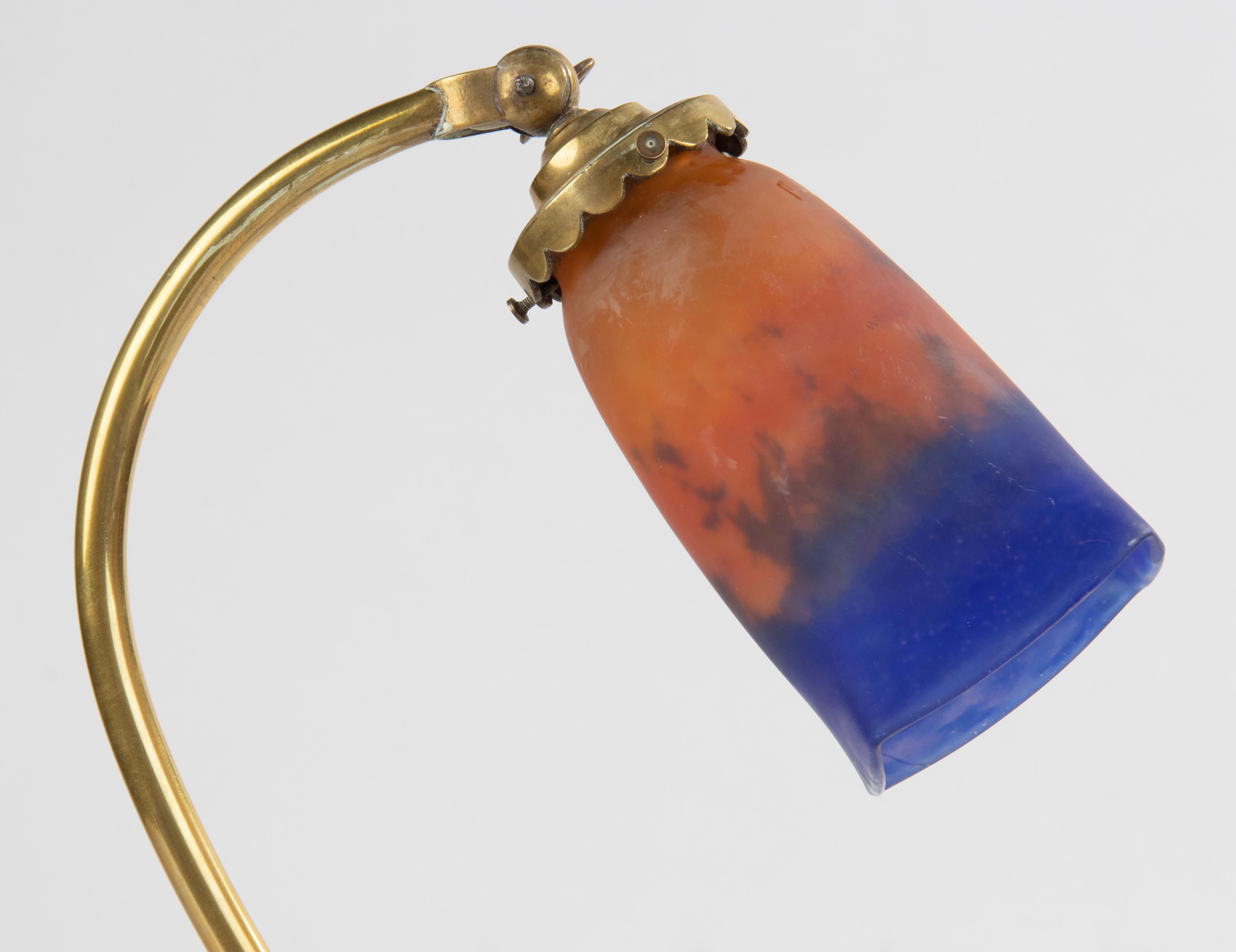 Lampe de bureau Art Nouveau du début du 20ème siècle en laiton - Muller Frères Paste Glass en vente 9