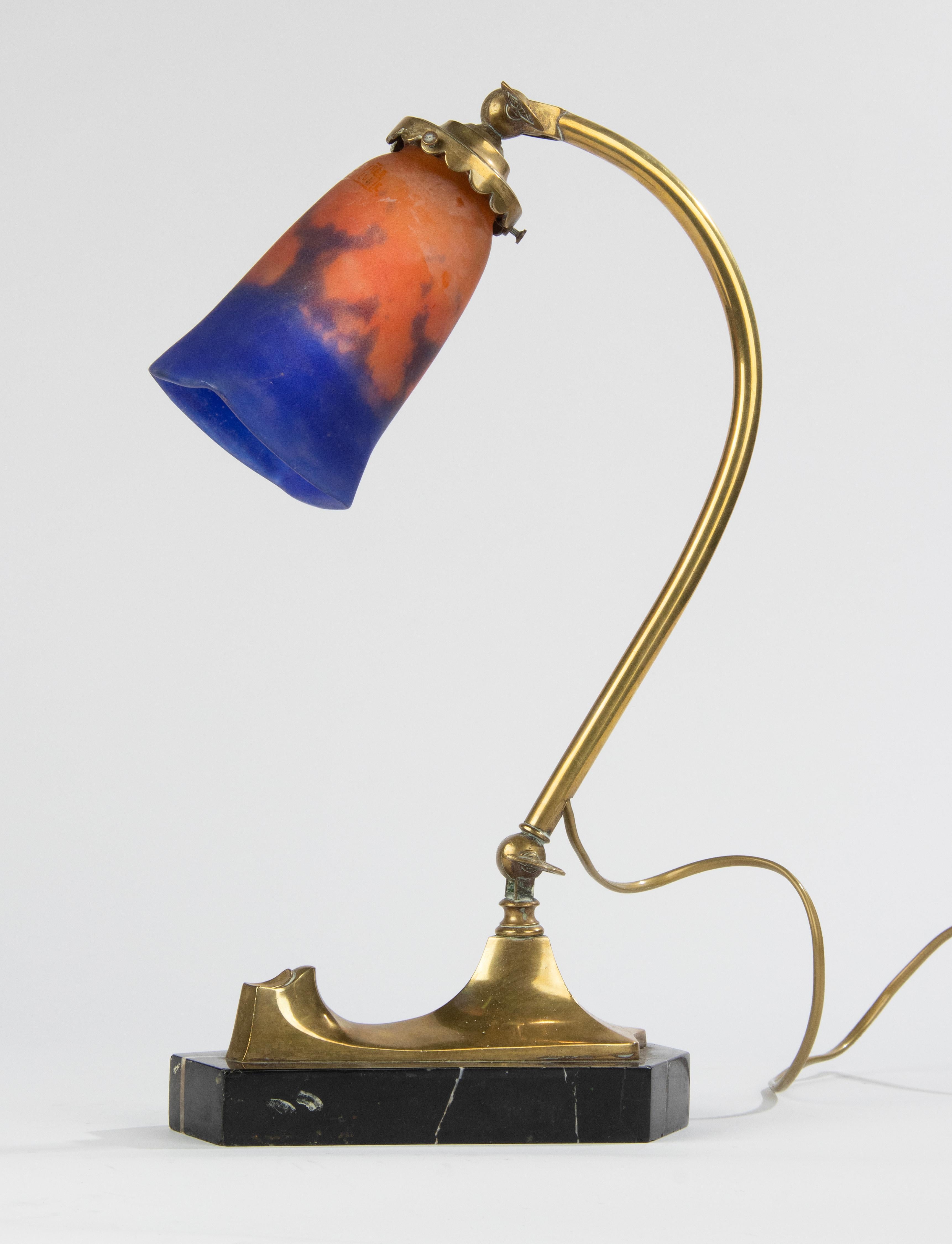 Early 20th Century Art Nouveau Brass Desk Table Lamp, Muller Freres Paste Glass In Good Condition For Sale In Casteren, Noord-Brabant