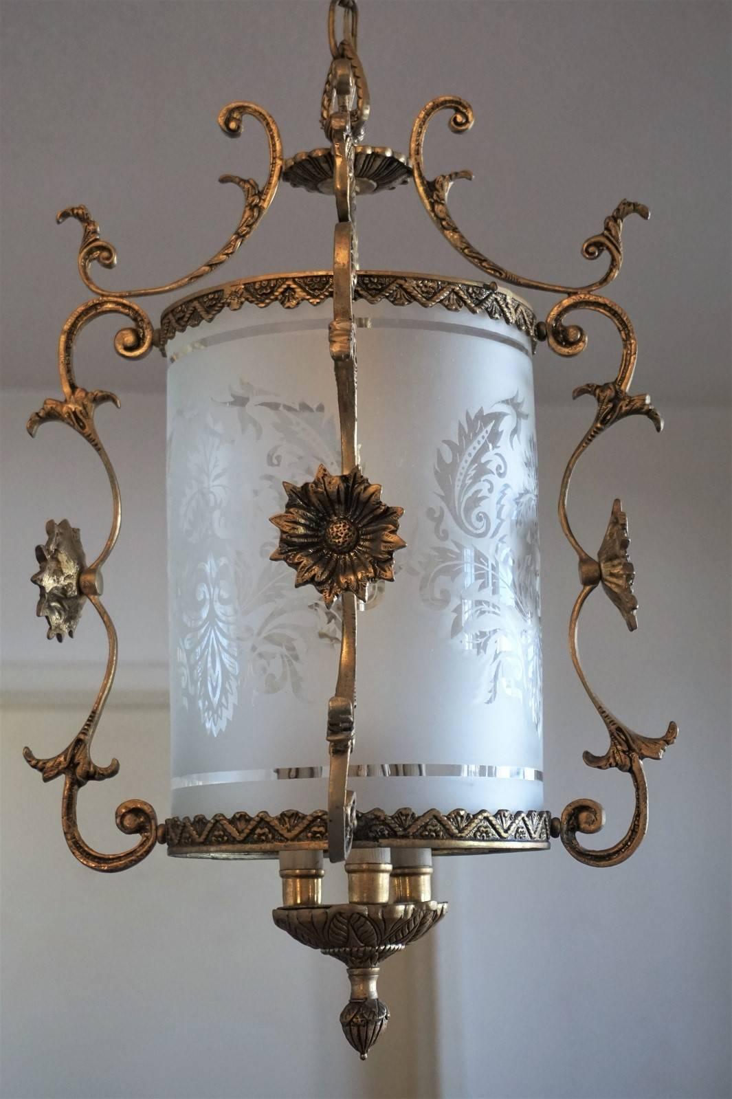 Early 20th Century Art Nouveau Brass Etched Glass Cylinder Three-Light Lantern In Good Condition In Frankfurt am Main, DE