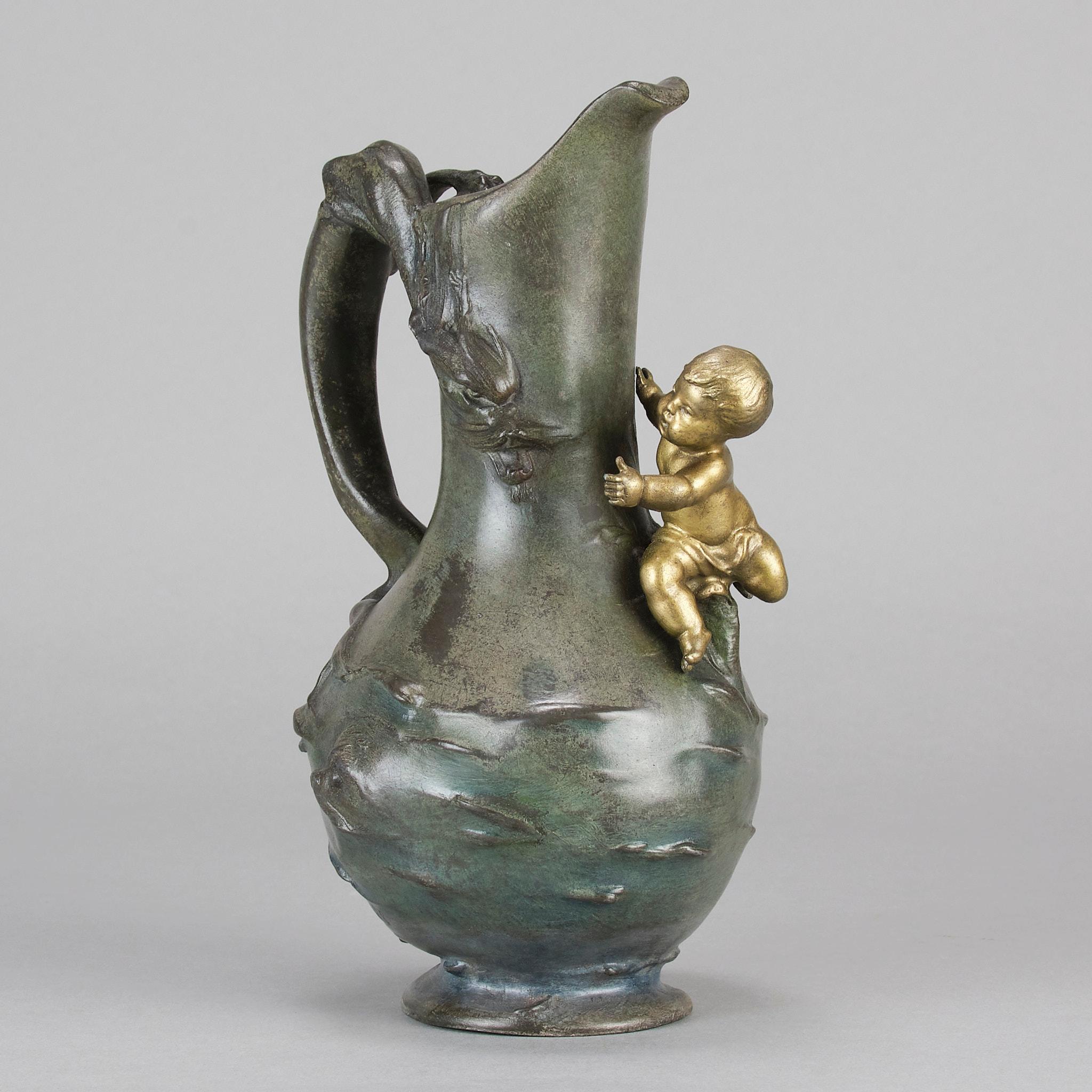 Jugendstil-Bronze „Putto-Krug“ aus dem frühen 20. Jahrhundert von Georges Van De Voorde (Art nouveau) im Angebot