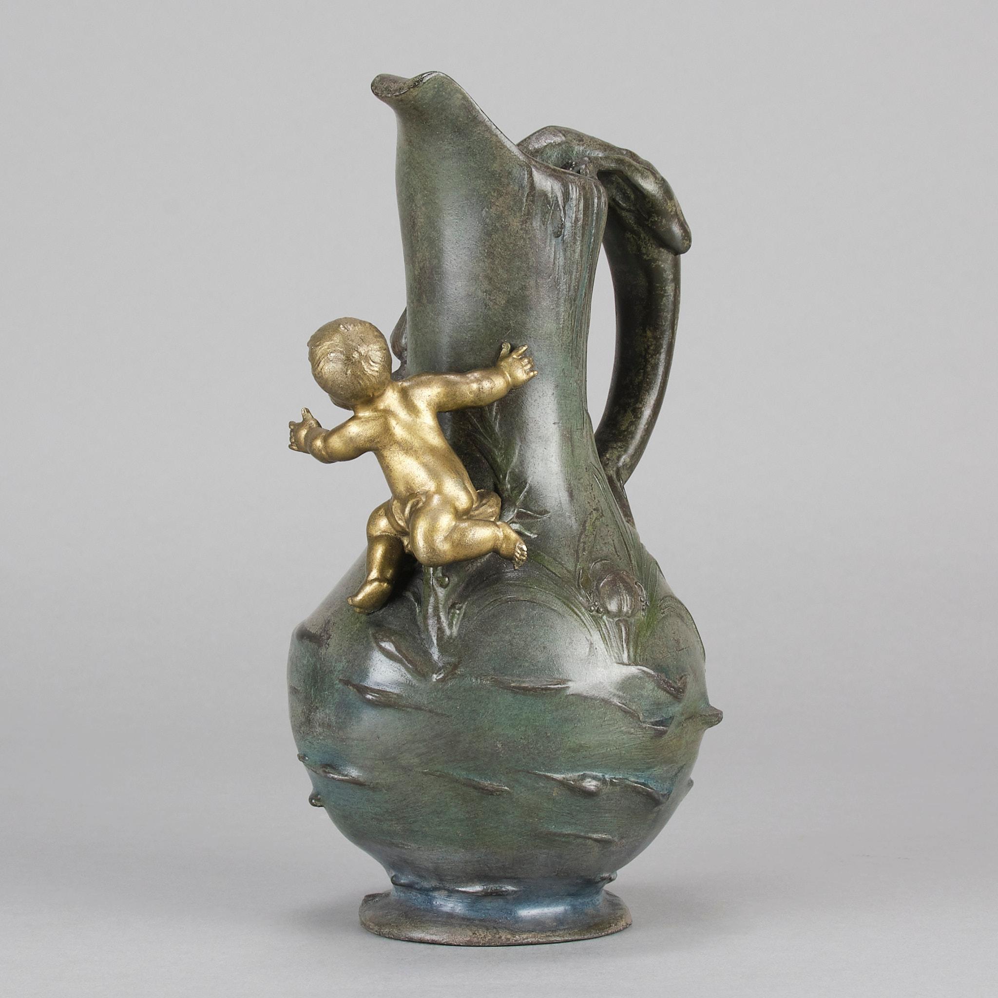 Jugendstil-Bronze „Putto-Krug“ aus dem frühen 20. Jahrhundert von Georges Van De Voorde (Gegossen) im Angebot