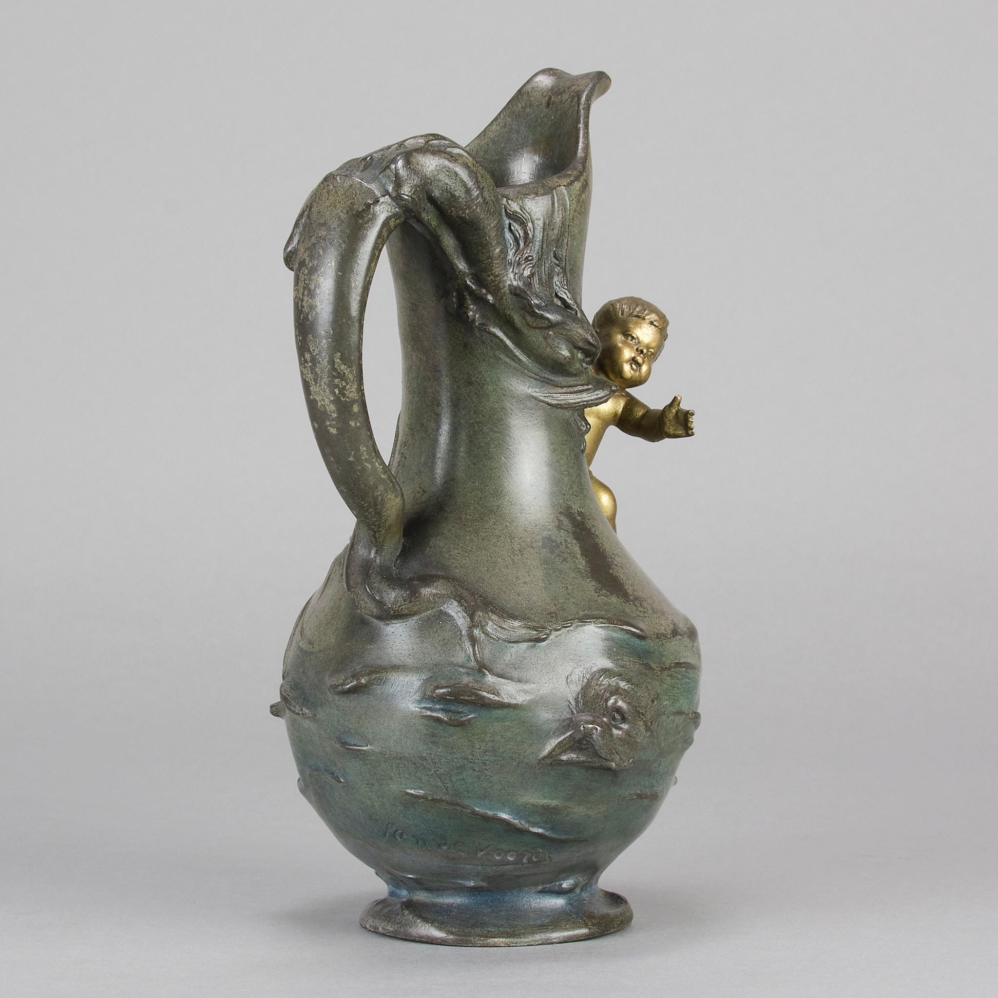 Jugendstil-Bronze „Putto-Krug“ aus dem frühen 20. Jahrhundert von Georges Van De Voorde im Angebot 3