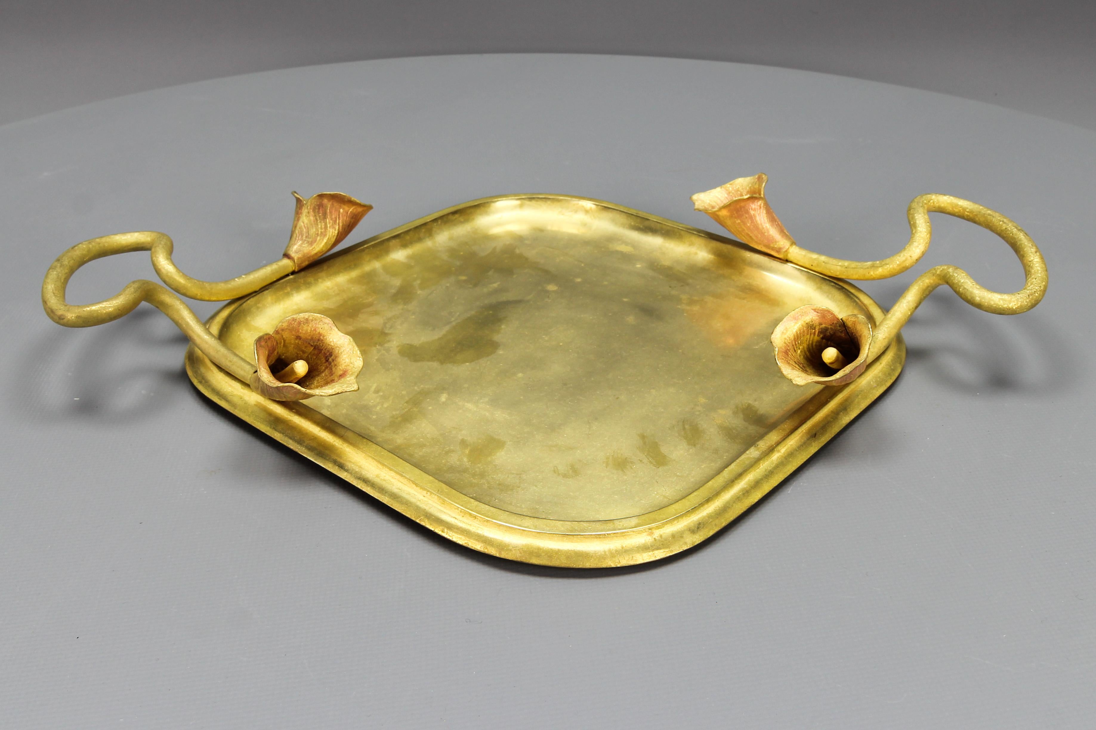 Frühes 20. Jahrhundert Jugendstil-Bronze-Tablett mit Calla-Lilien (Art nouveau) im Angebot