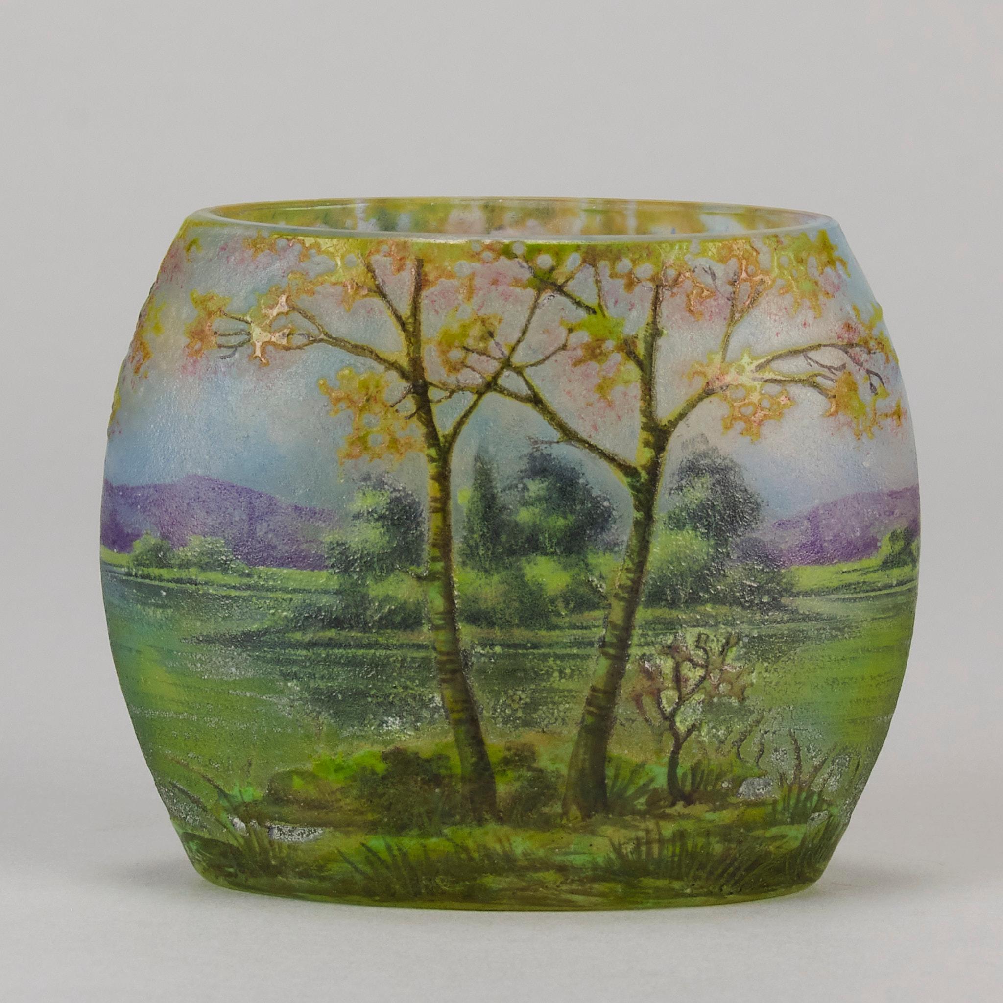 Art nouveau Vase d'été en verre camée Art Nouveau du début du 20e siècle par Daum Frères en vente