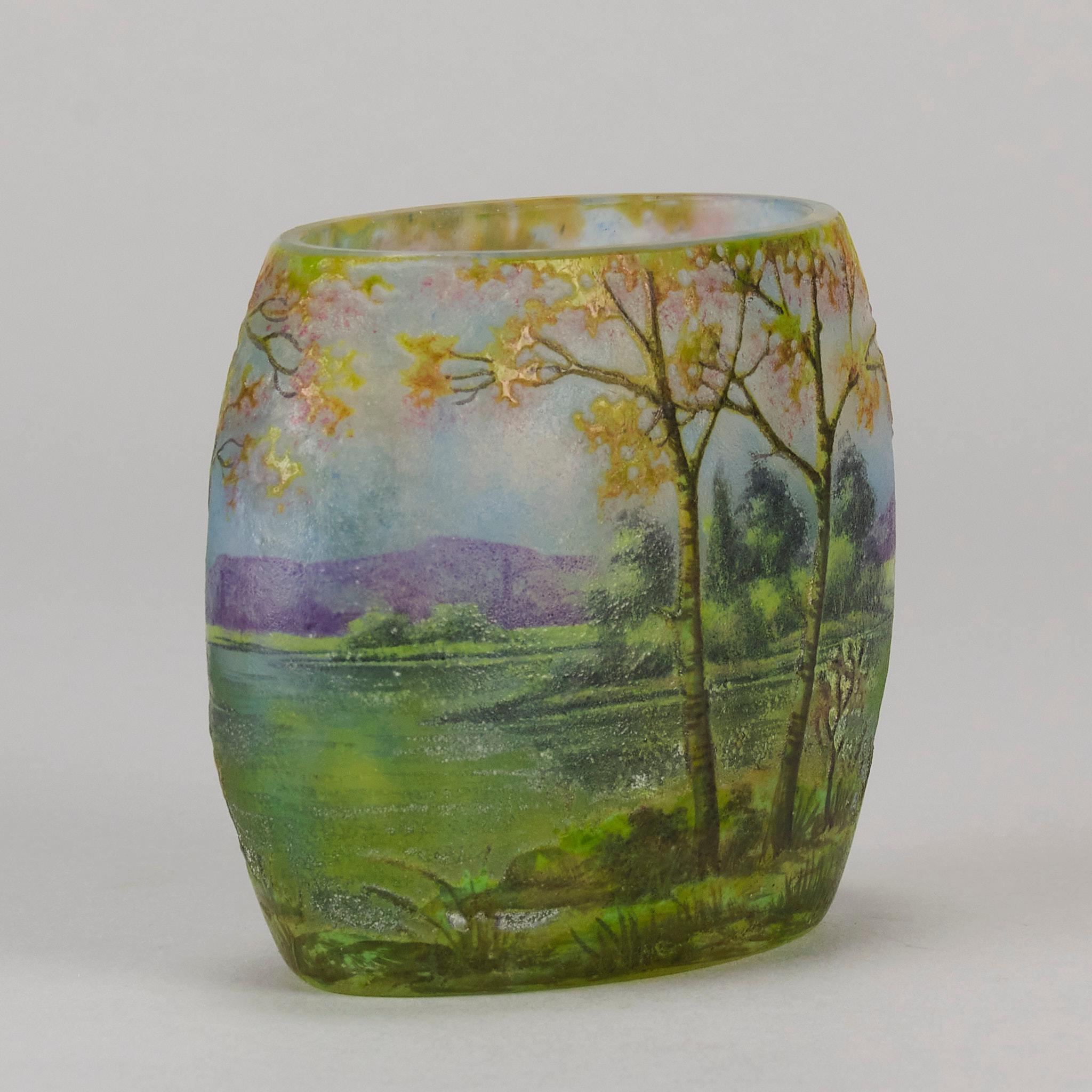 Français Vase d'été en verre camée Art Nouveau du début du 20e siècle par Daum Frères en vente
