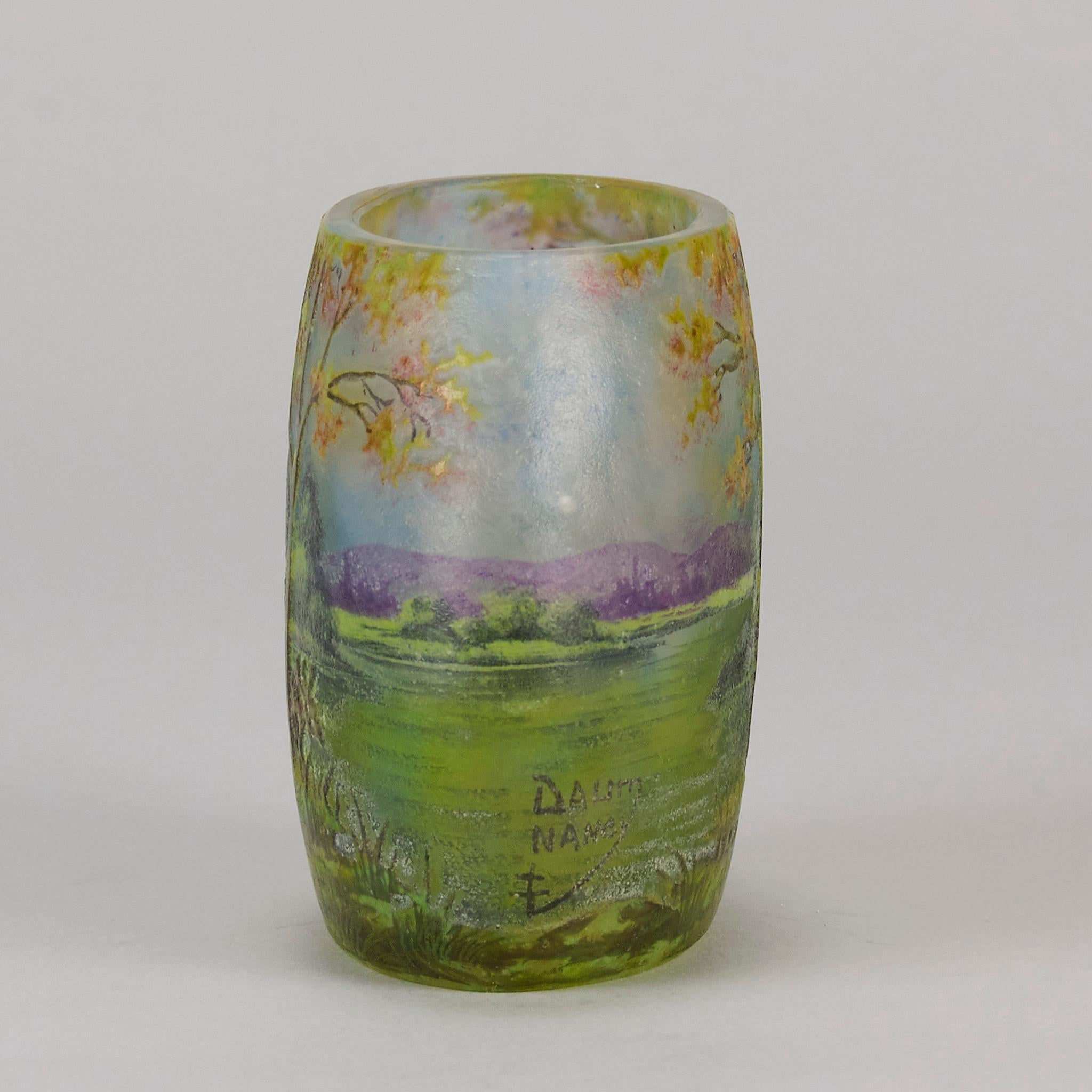 Verre Vase d'été en verre camée Art Nouveau du début du 20e siècle par Daum Frères en vente