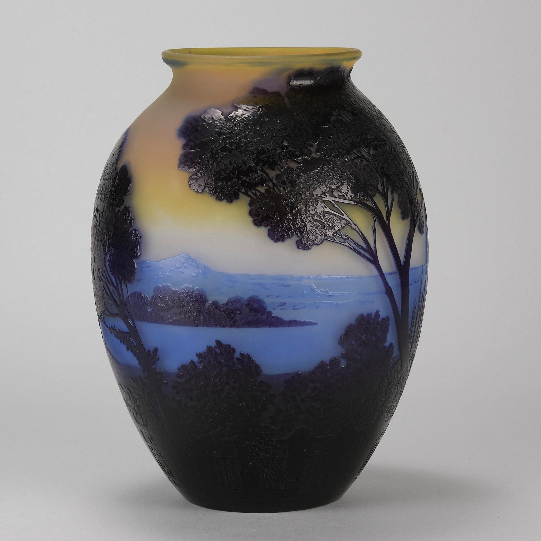 Francese Vaso in vetro cammeo Art Nouveau dei primi del Novecento 